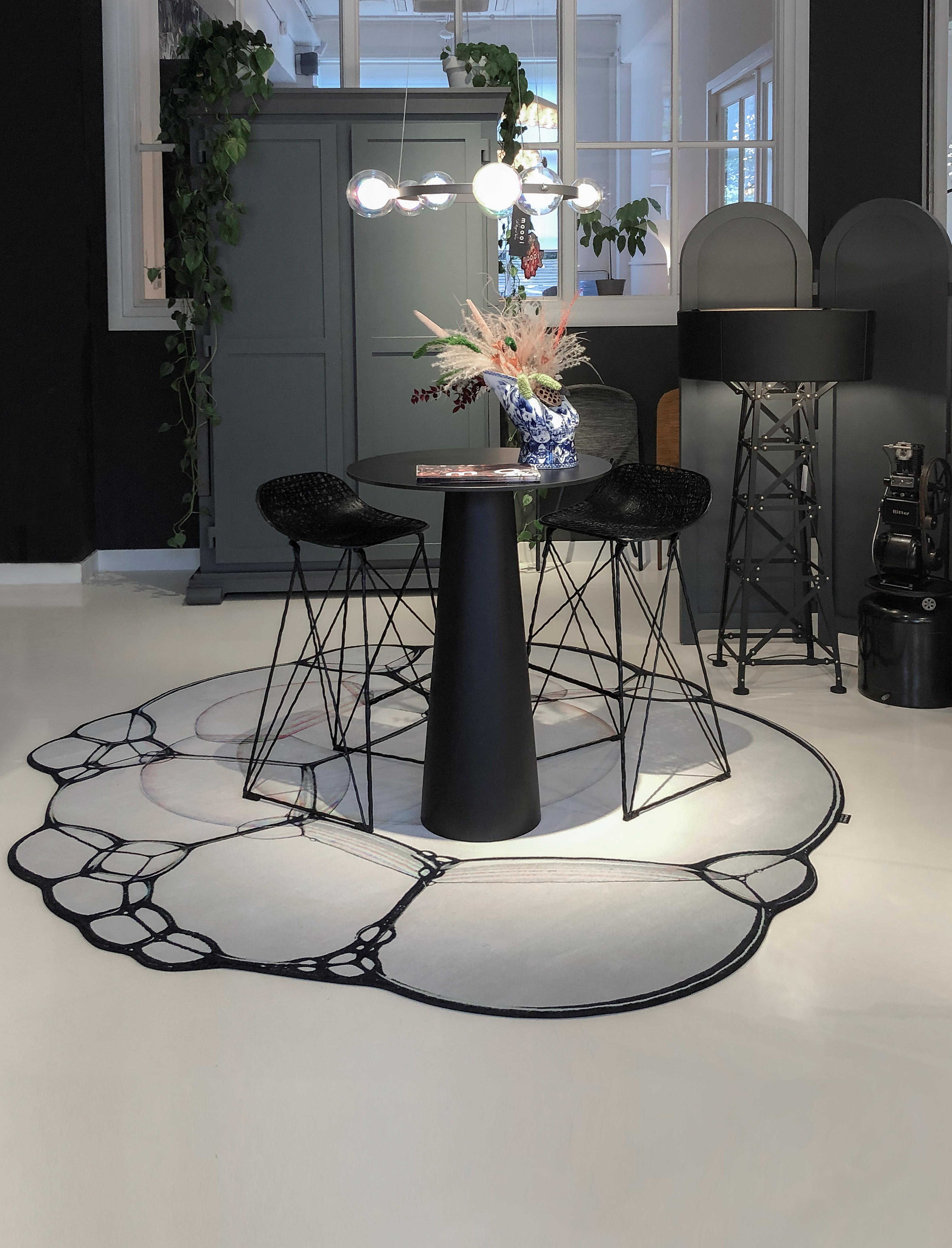 Contemporary Moooi Large Bubble Natural Rug in Low Pile Polyamide by Sjoerd Vroonland For Sale