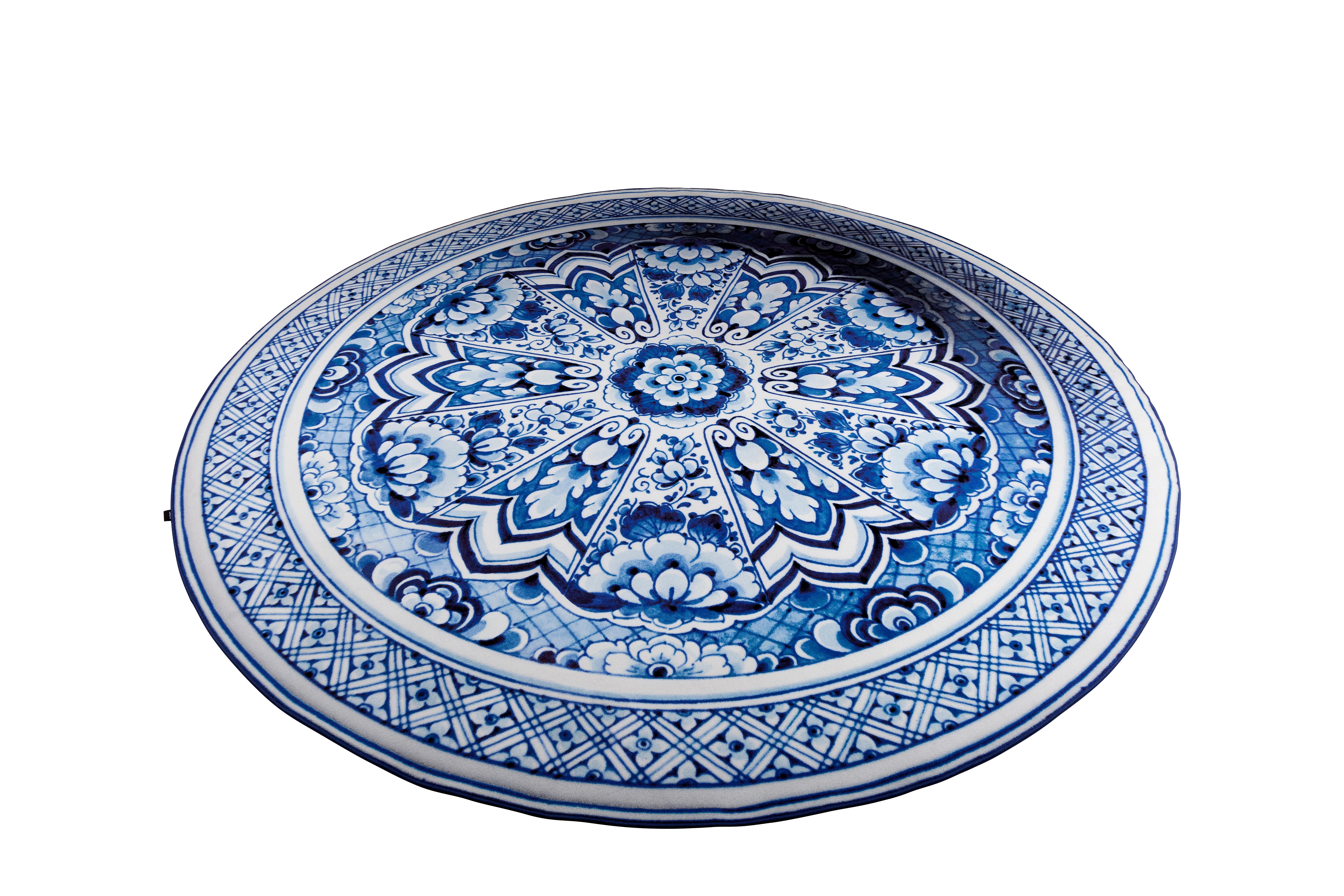Dutch Moooi Large Delft Blue Plate Rug in Wool by Marcel Wanders Studio For Sale