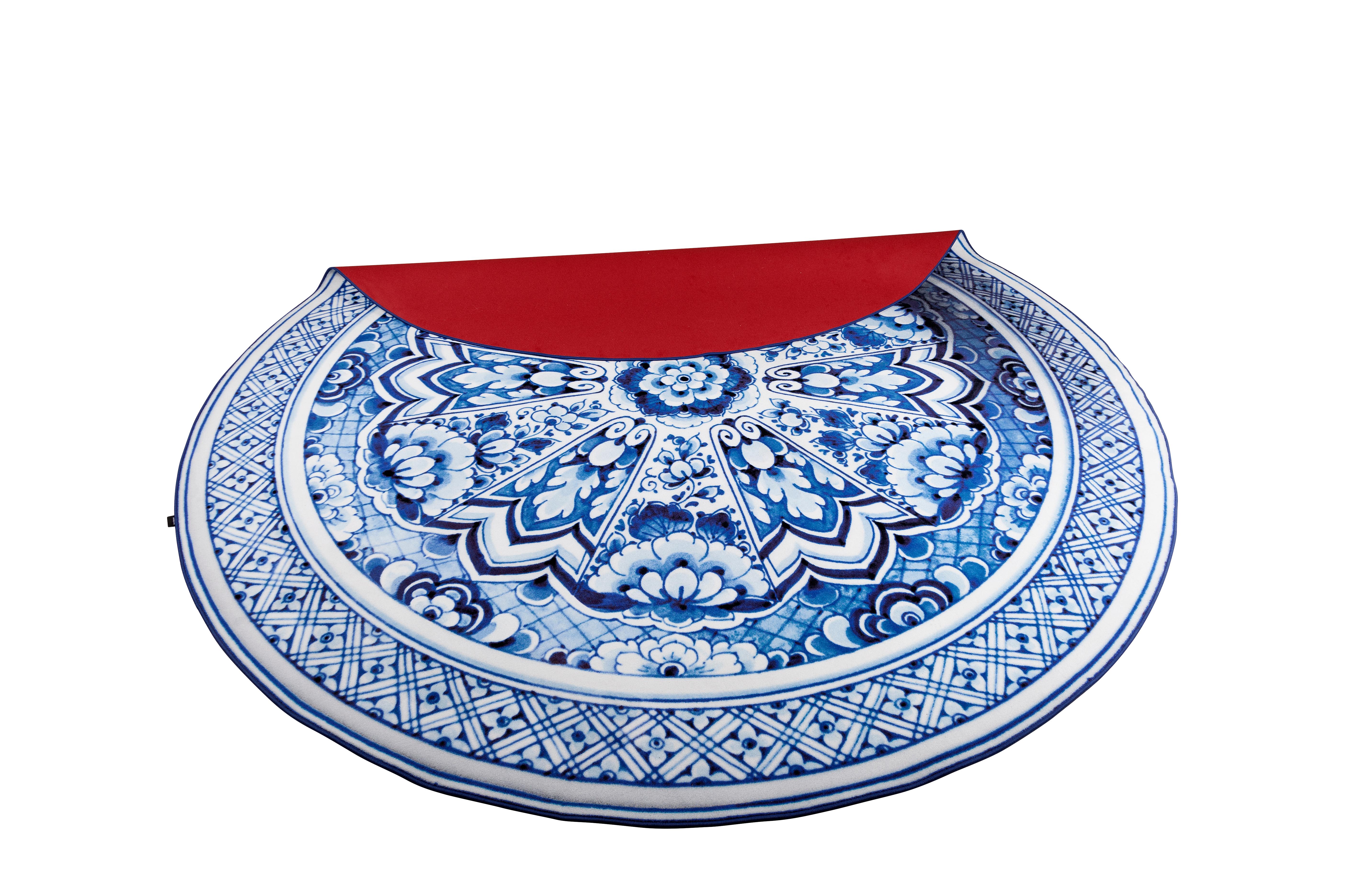 Moooi Large Delft Blue Plate Rug in Wool by Marcel Wanders Studio In New Condition For Sale In Brooklyn, NY