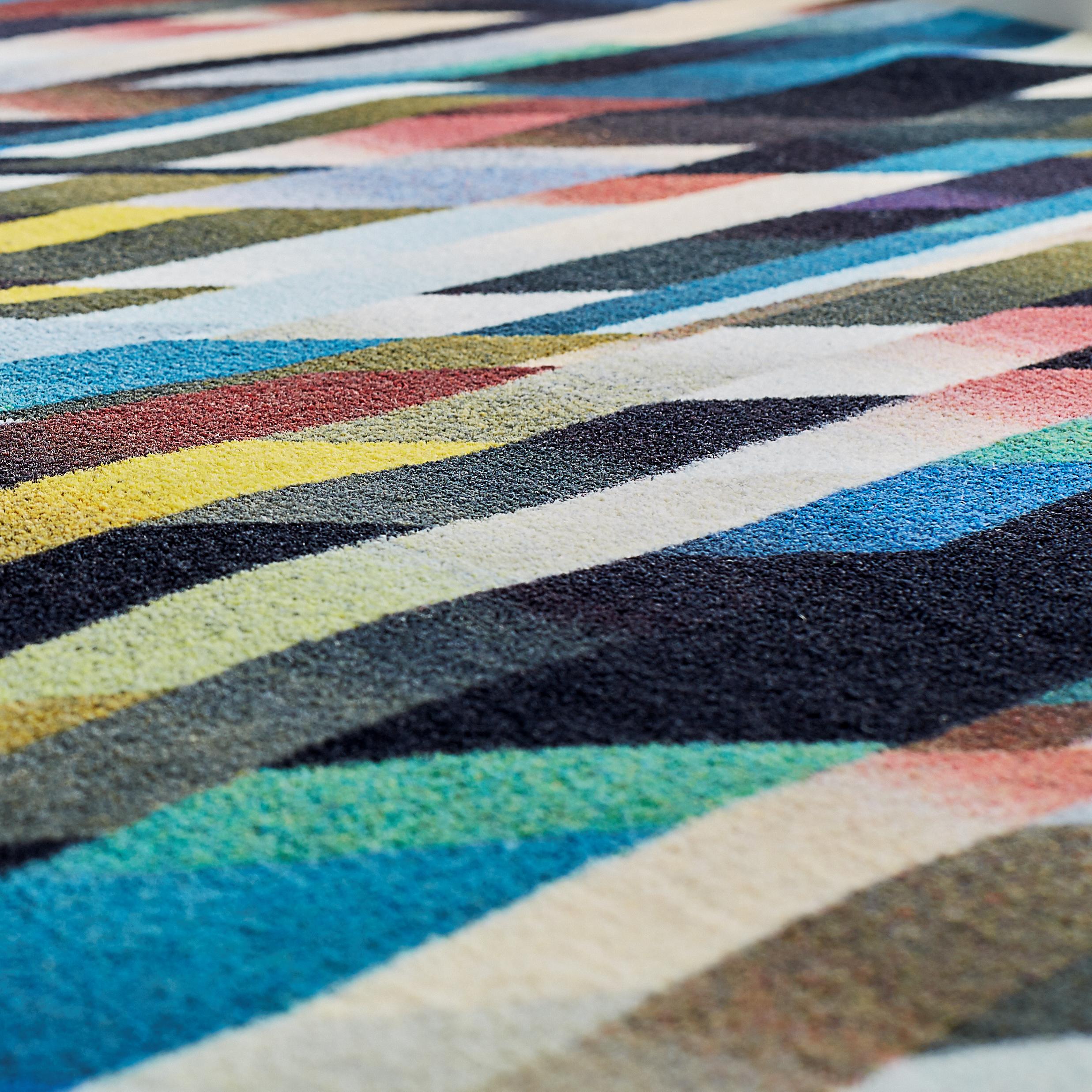 Dutch Moooi Large Diagonal Gradient Dark Rug in Soft Yarn Polyamide by Kit Miles For Sale