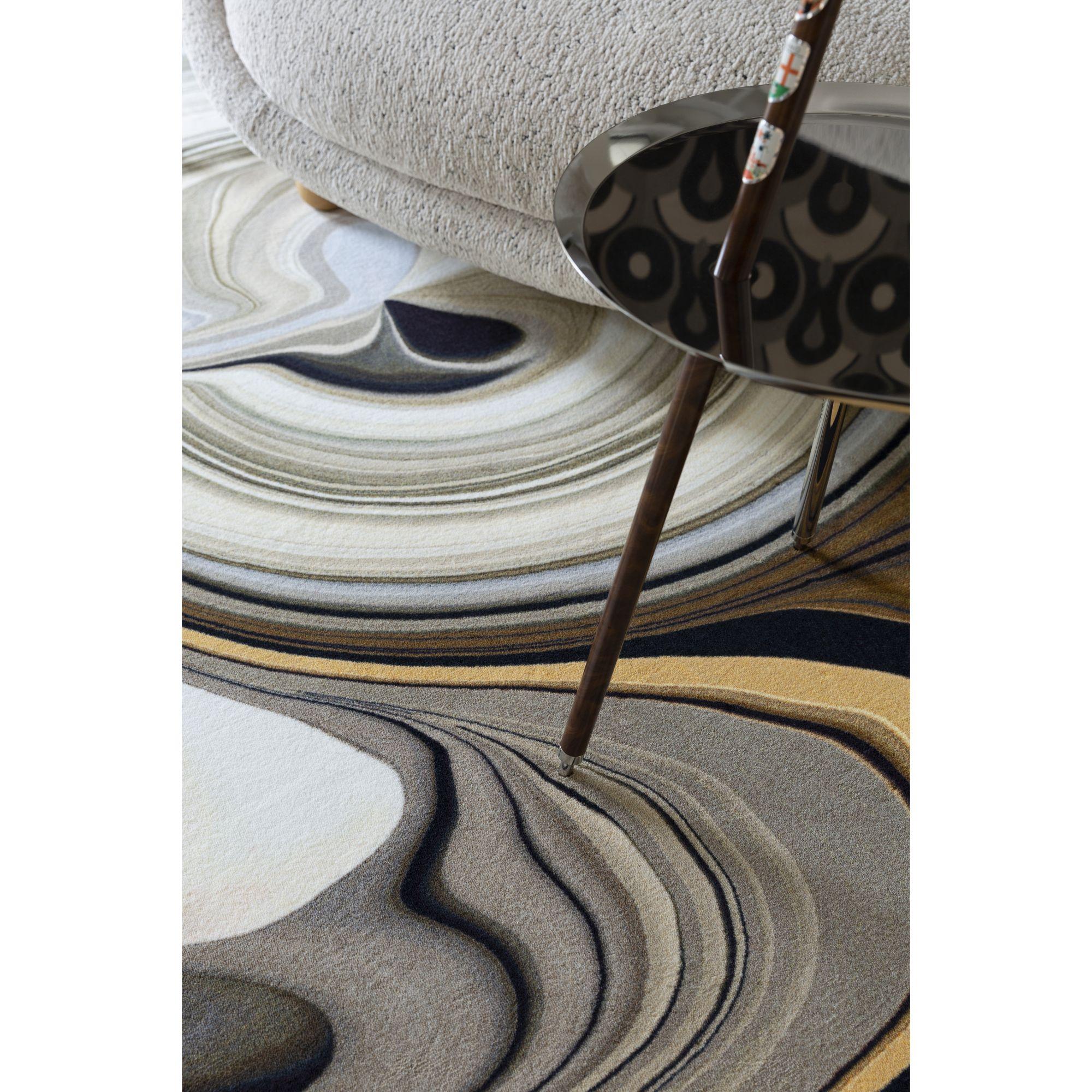 Großer organischer Teppich aus Marmor in Flüssigkeitsschichten mit niedrigem Flor aus Polyamide von Claire Vos, Moooi im Angebot 3