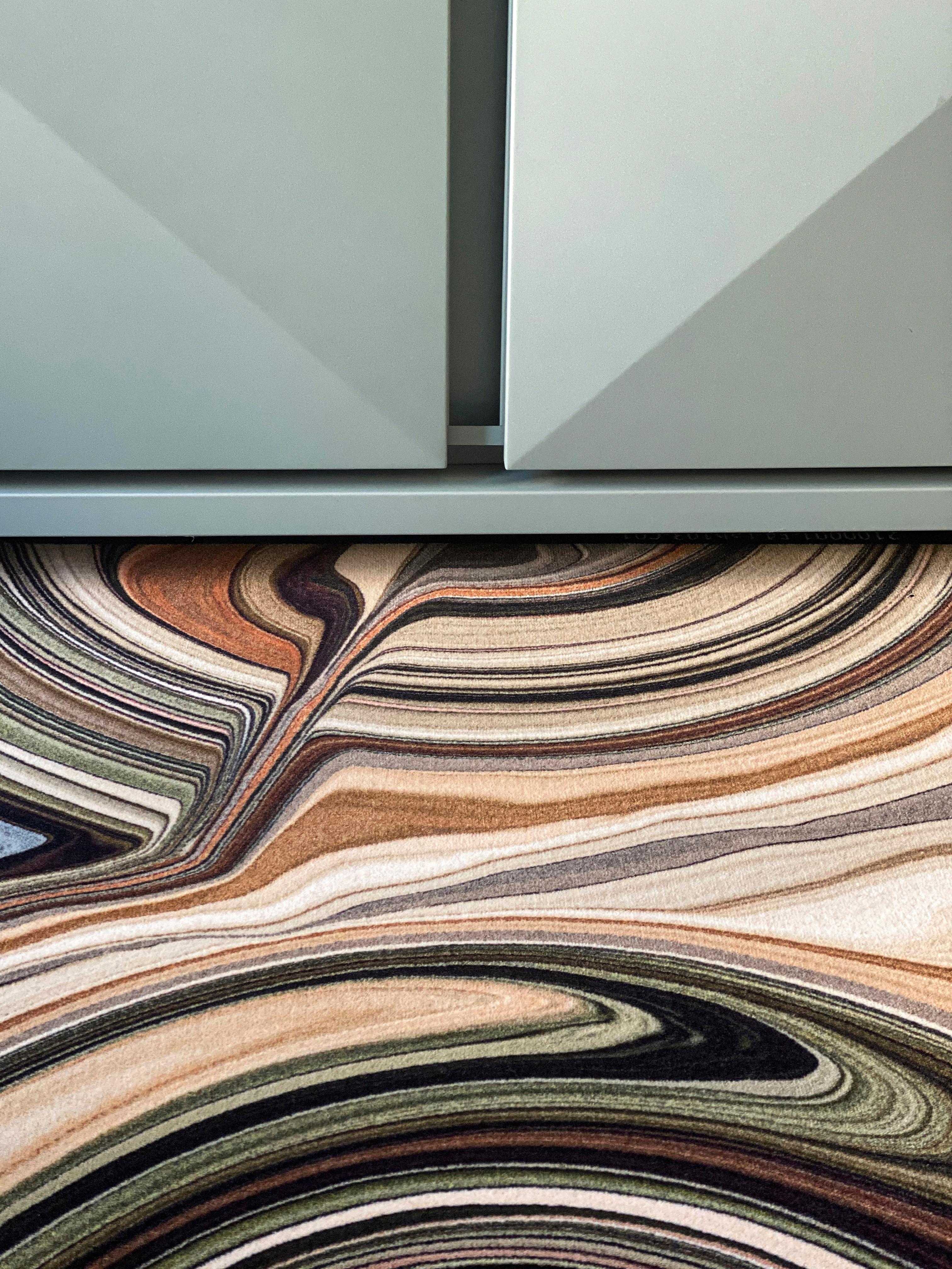 Moooi large liquid layers pebble organic rug in low pile polyamide by Claire Vos.

Claire Vos a commencé ses études de design industriel à la 