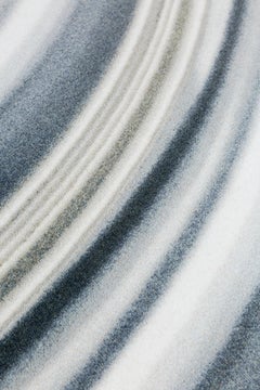Alfombra Moooi Ripples grande en plata con poliamida de hilo suave por Andrés Reisinger