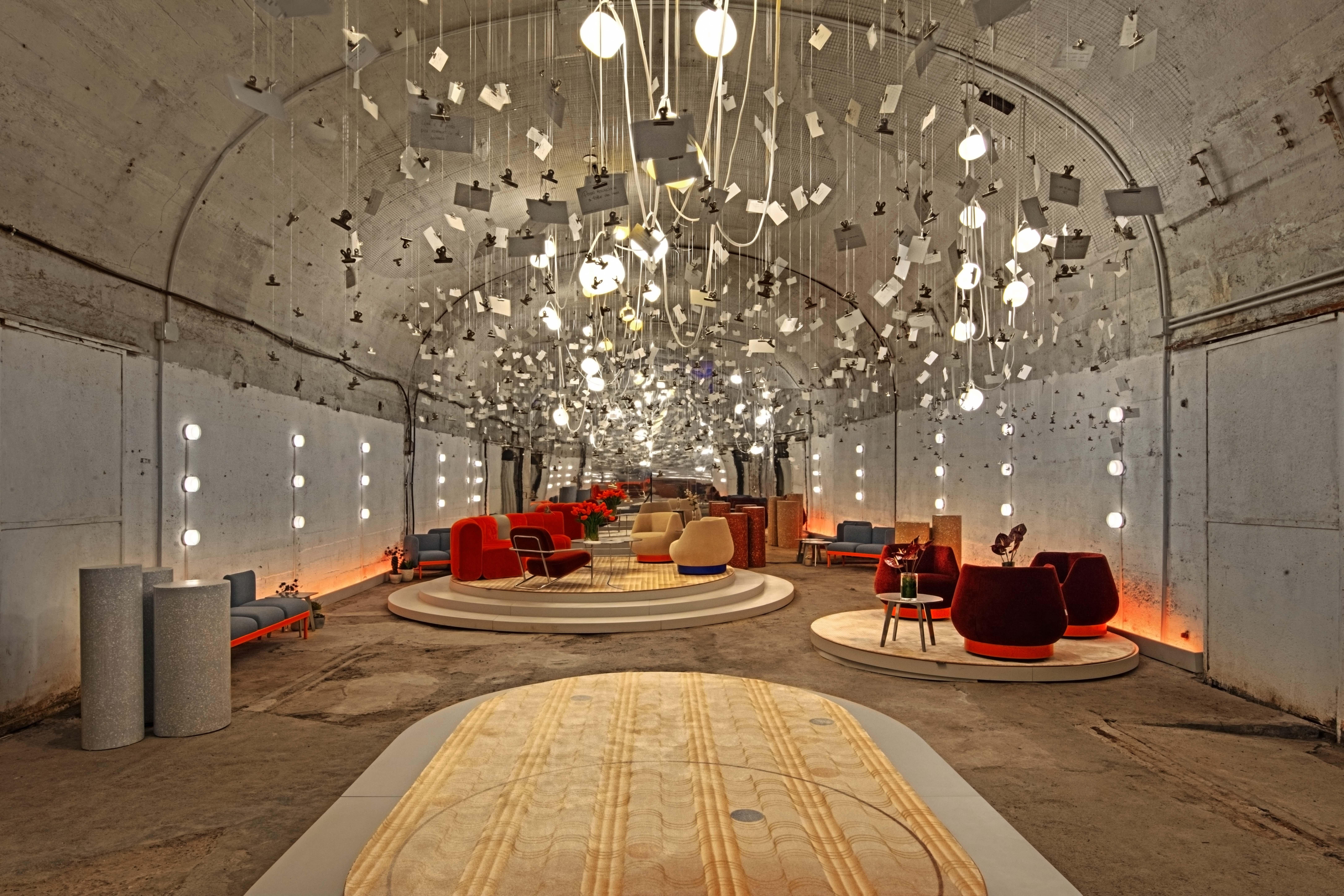 Olandese Tappeto Moooi Large Swell Collection Citrine in lana di Mae Engelgeer in vendita