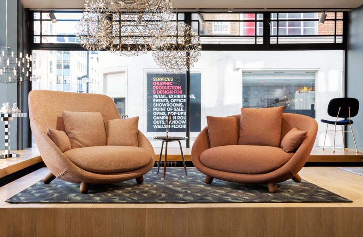 Moooi Love Sofa in Jacquard, Andaz Upholstery & Cinnamon Stained Legs In New Condition For Sale In Brooklyn, NY