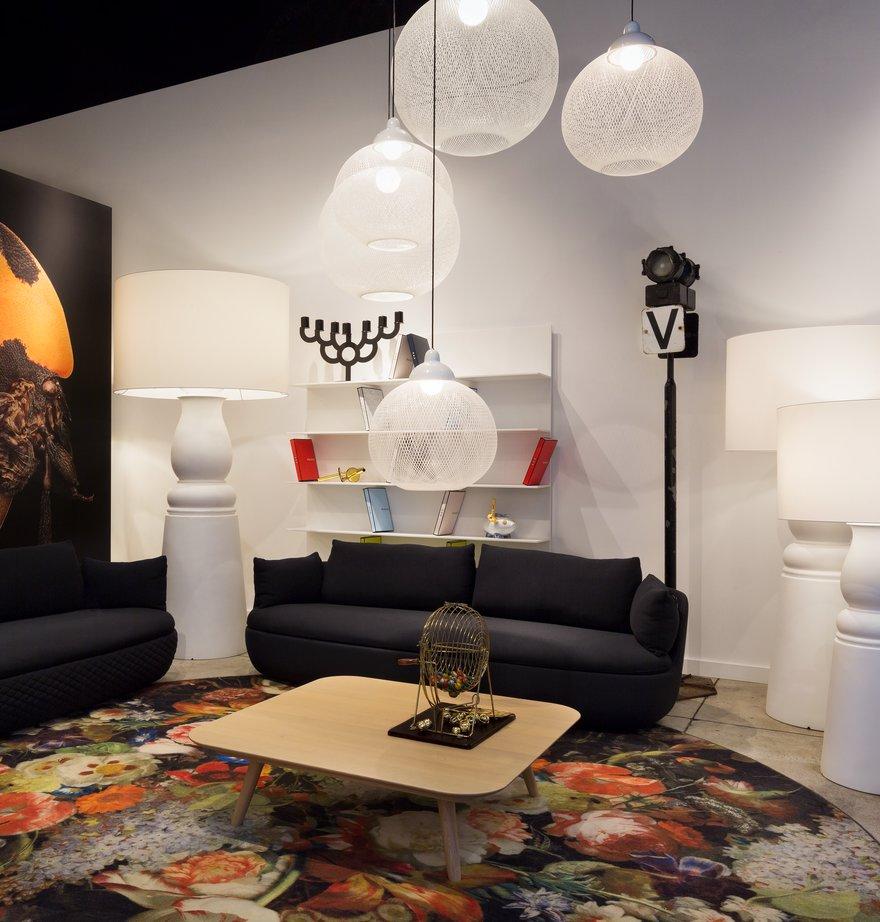 Moooi Non Random Large White Suspension Lamp in Aluminum and Fiberglass In New Condition For Sale In Brooklyn, NY