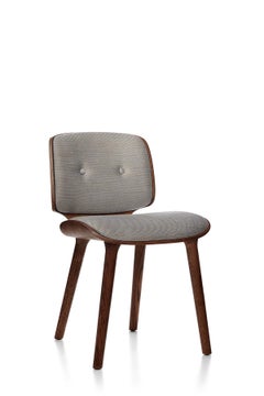 Esszimmerstuhl Moooi Nut aus elfenbeinfarben gebeizter Eiche und Oray Ronan mit Mineralpolsterung