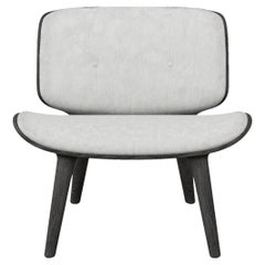 Fauteuil de salon Moooi couleur chair, tapissé de crin de chevreuil et cadre gris teinté chêne