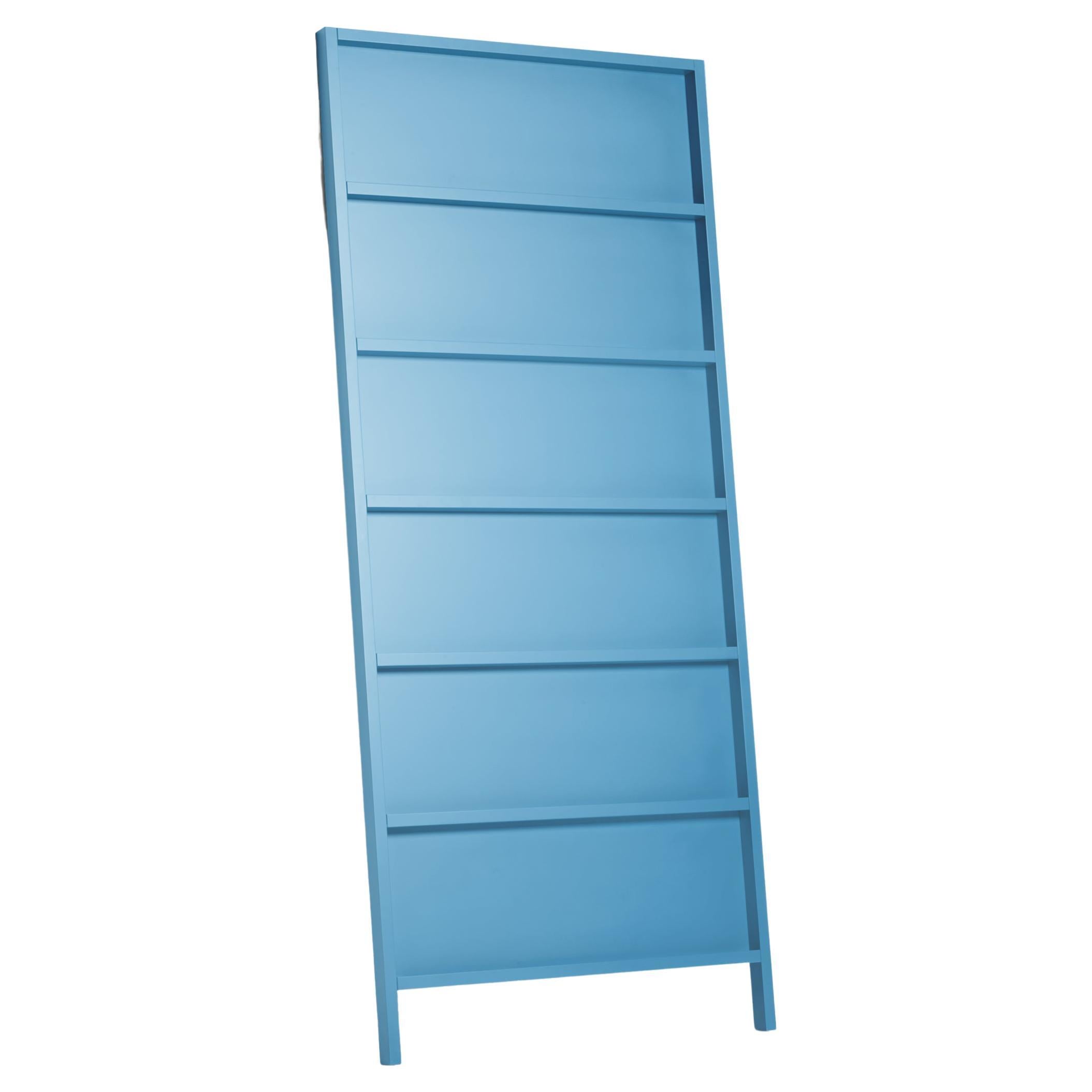 Grande armoire/étagère murale Moooi Oblique en hêtre laqué bleu pastel