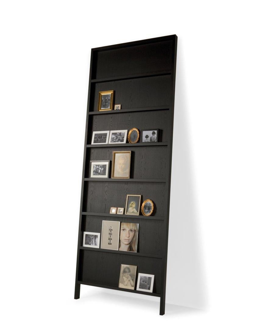 Moderne Grande armoire/étagère murale Moooi Oblique en hêtre laqué gris soie en vente