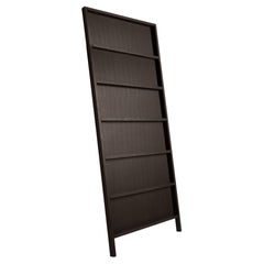 Gran armario/estantería de pared Moooi en roble teñido wengé