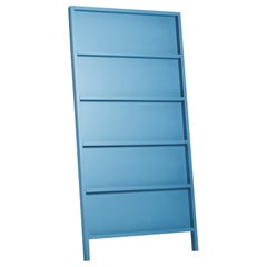 Petite armoire/étagère murale Moooi Oblique en hêtre laqué bleu pastel