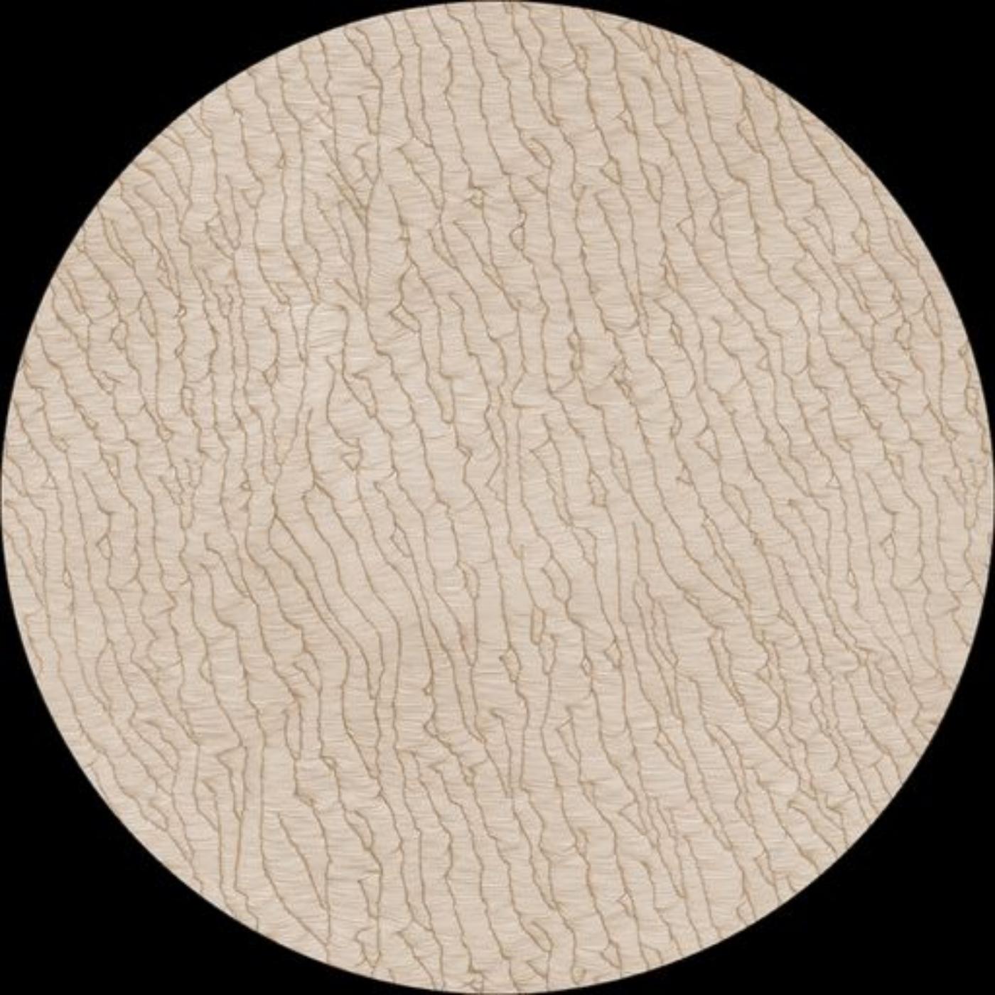 Cette Collectional de la designer Jana Klein pour Moooi Carpets est une ode à la beauté de l'inattendu et de l'imparfait. C'est une danse visuelle entre le contrôle et le chaos, la précision et la spontanéité. Chaque modèle de cette série n'est pas