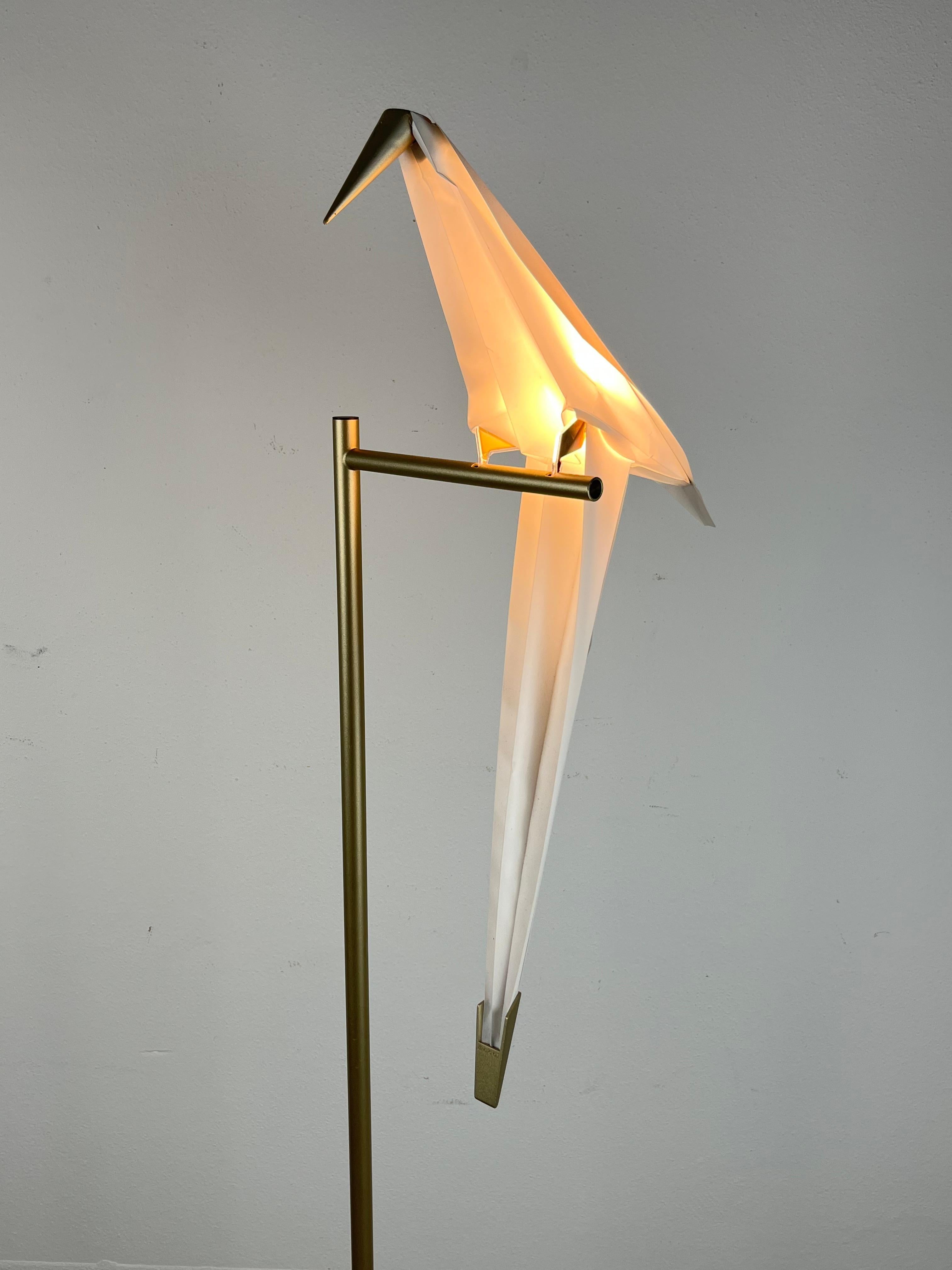Moooi Perch Light Bird LED floor lamp by Umut Yamac, Netherlands, 2017
 Structure in steel and brass with a bird in polycarbonate (PC) and synthetic paper, the Moooi lamp is characterized by an origami bird-shaped, finished with a brass-coloured