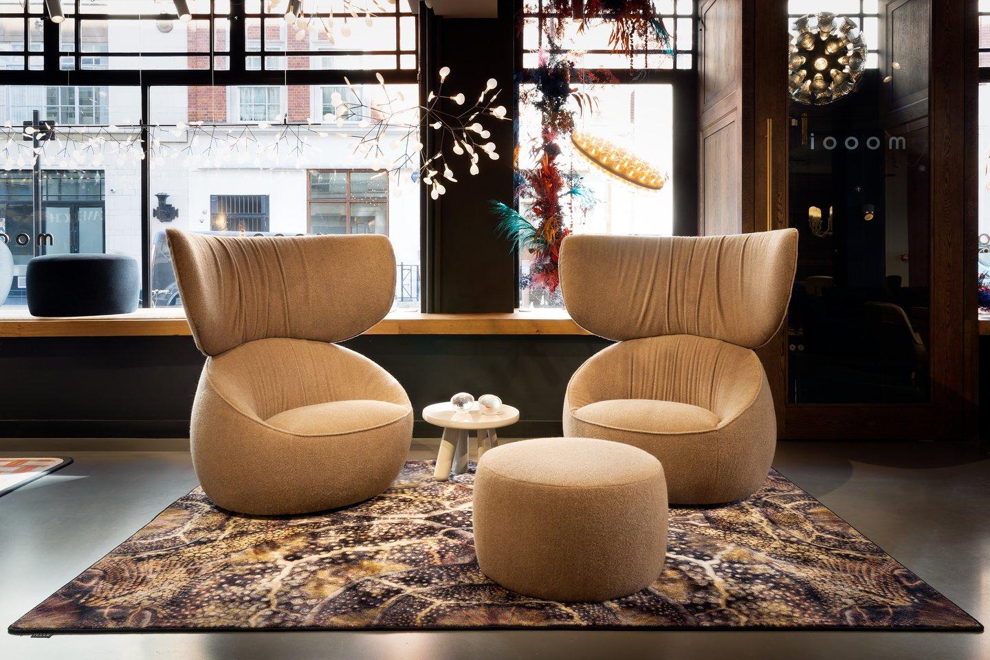 Moooi Pooof Large Pouf in Divina MD, 683 Purple Upholstery In New Condition For Sale In Brooklyn, NY