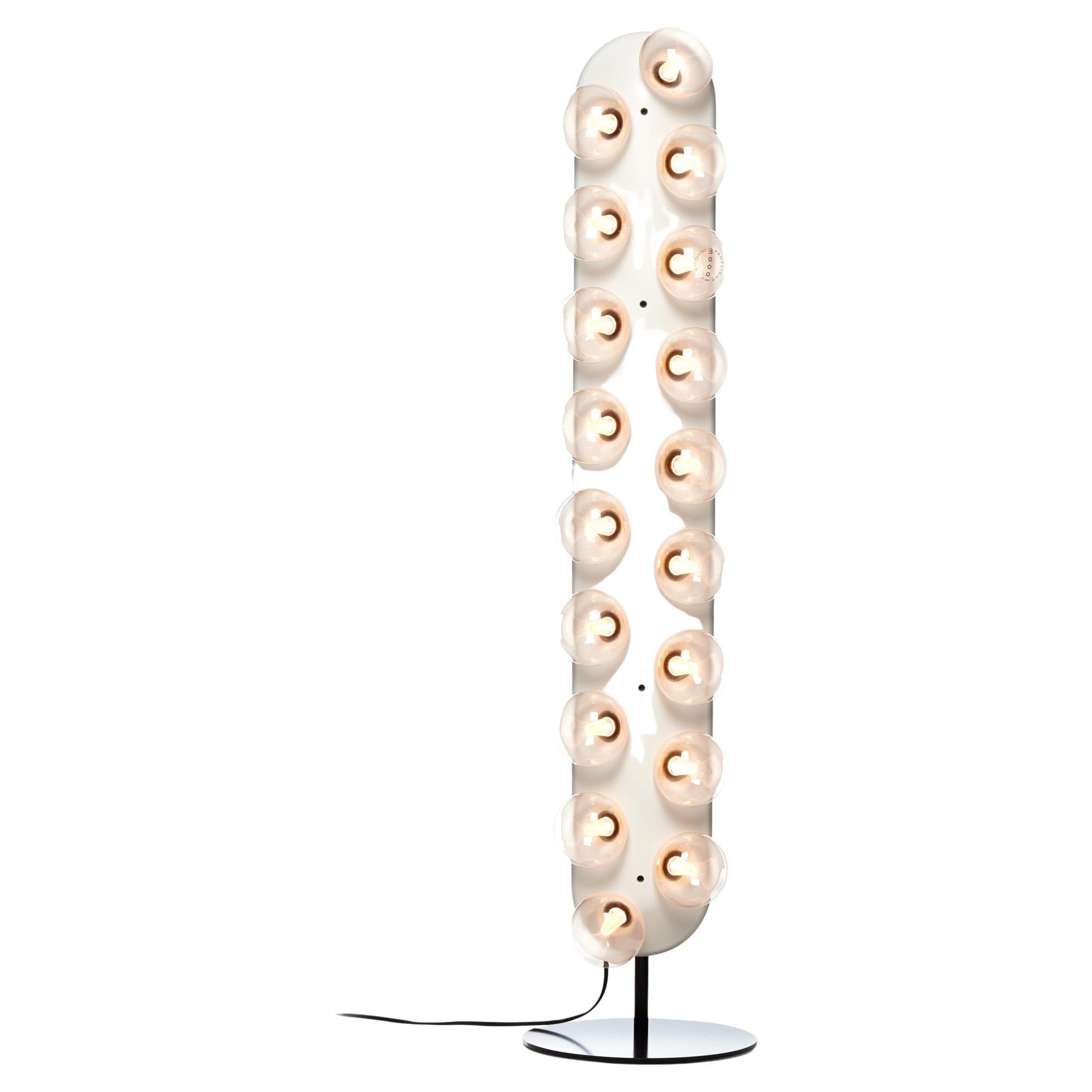 Lampadaire vertical Moooi Prop Light avec ampoules en verre blanc chaud de Bertjan Pot