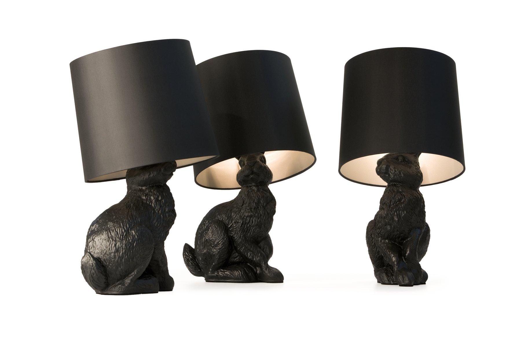 Moderne Lampe de bureau lapin Moooi en polyester avec abat-jour en métal stratifié sur le devant en vente