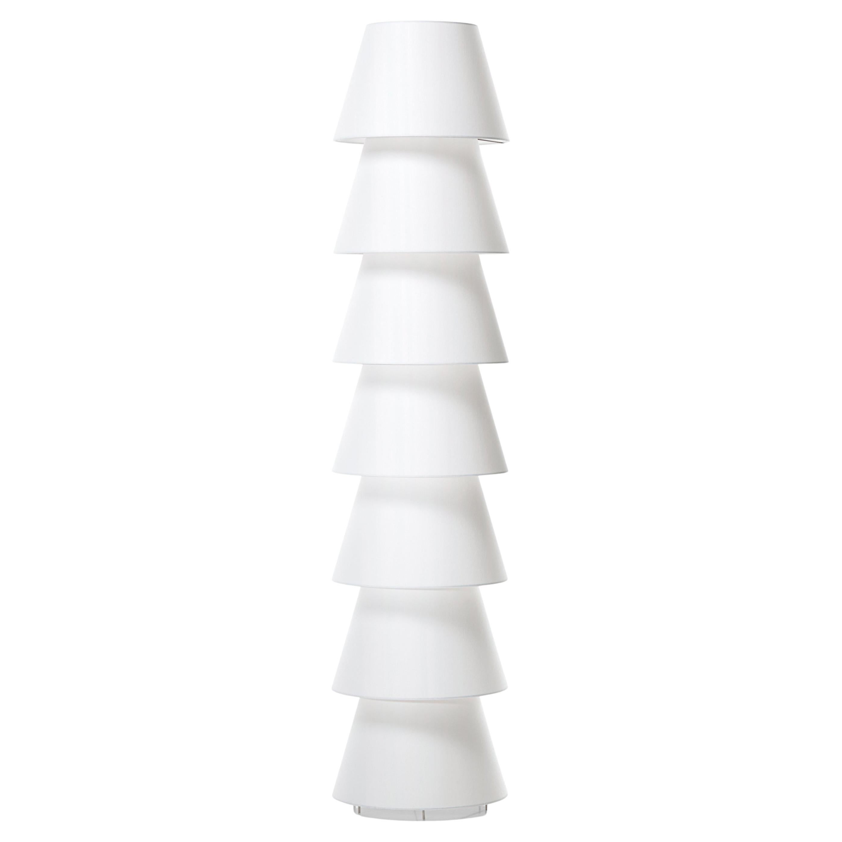 Moooi: Stehlampe mit 7 Lampenschirmen aus weißem PVC/Viskose-Laminat auf Metallrahmen