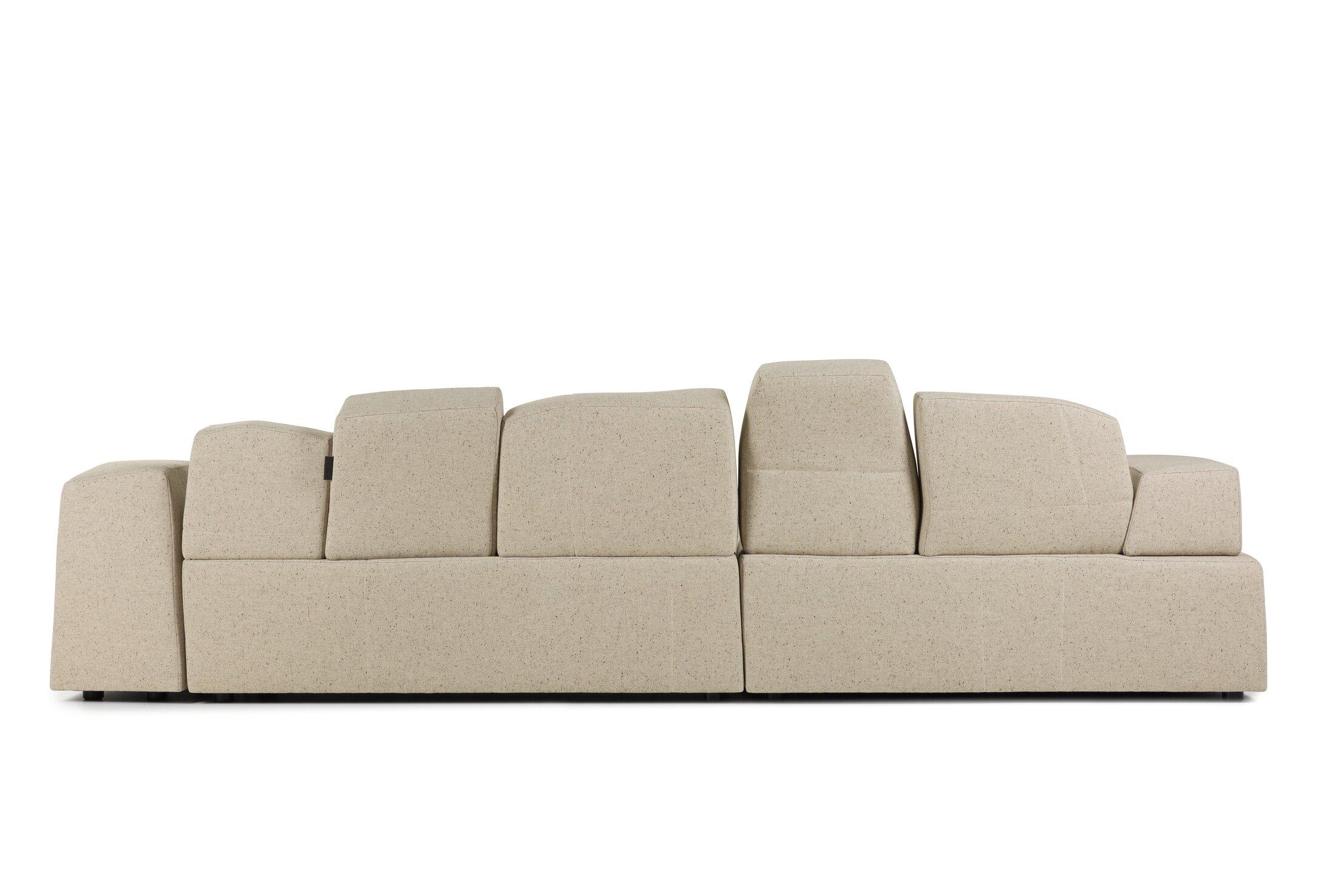 So etwas wie dieses Sofa zeugt von der Vorliebe des Designers für skizzenhafte Zeichnungen, die in ein weiches, ungewöhnlich modelliertes Sofa umgesetzt wurden.

Zusätzliche Informationen:
Material: Holz- und Stahlrahmenkonstruktion,