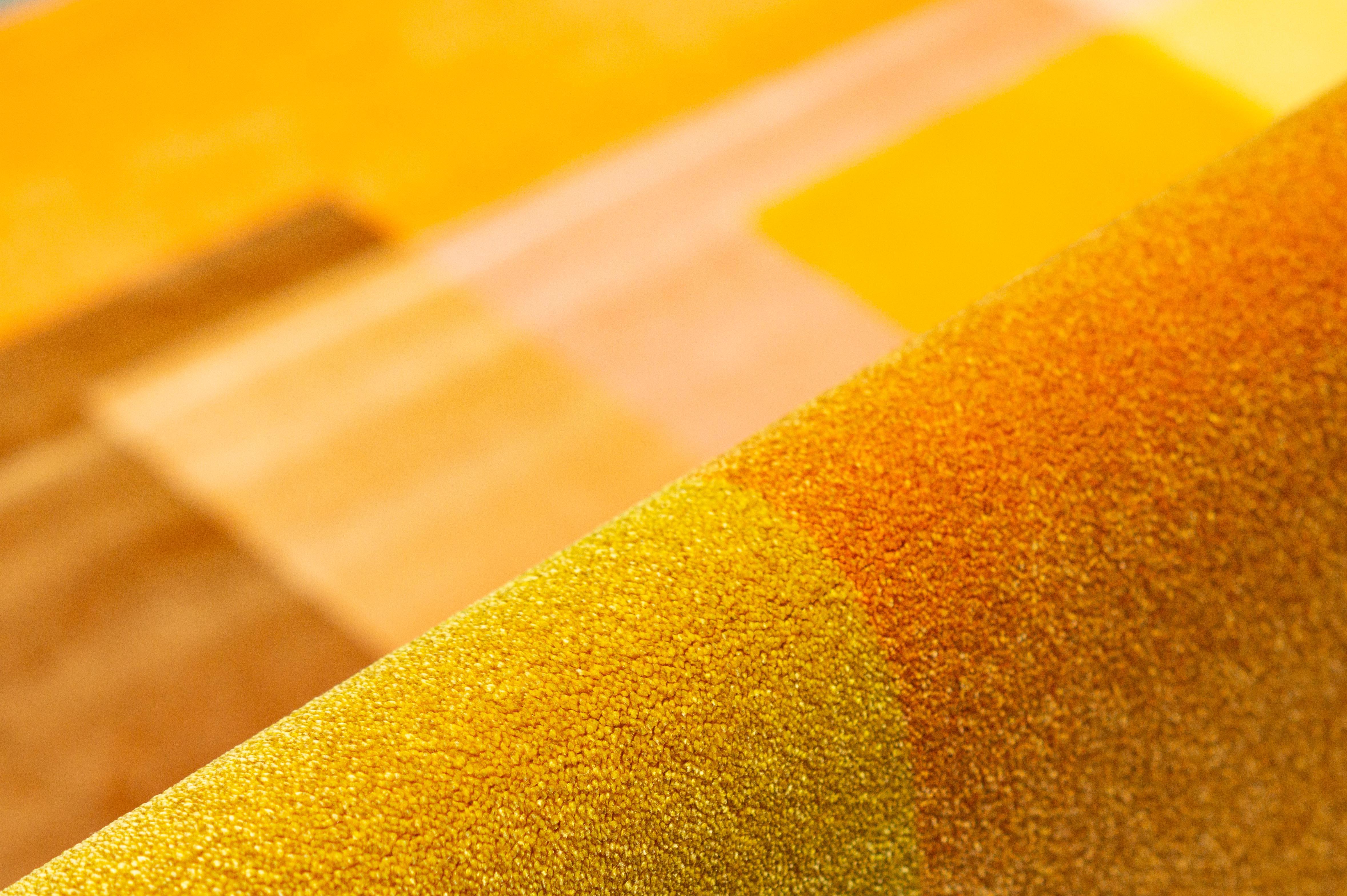 Olandese Moooi Small Blended 5 Colours Candy Orange in poliammide a basso contenuto di peli di Studio A Rens in vendita