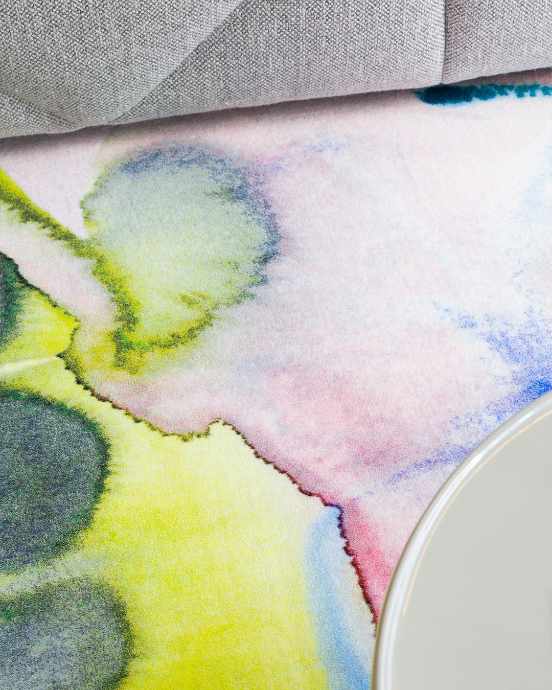 Kleiner Embryo II Teppich aus weichem Polyamide von Emma Larsson, Moooi im Angebot 1