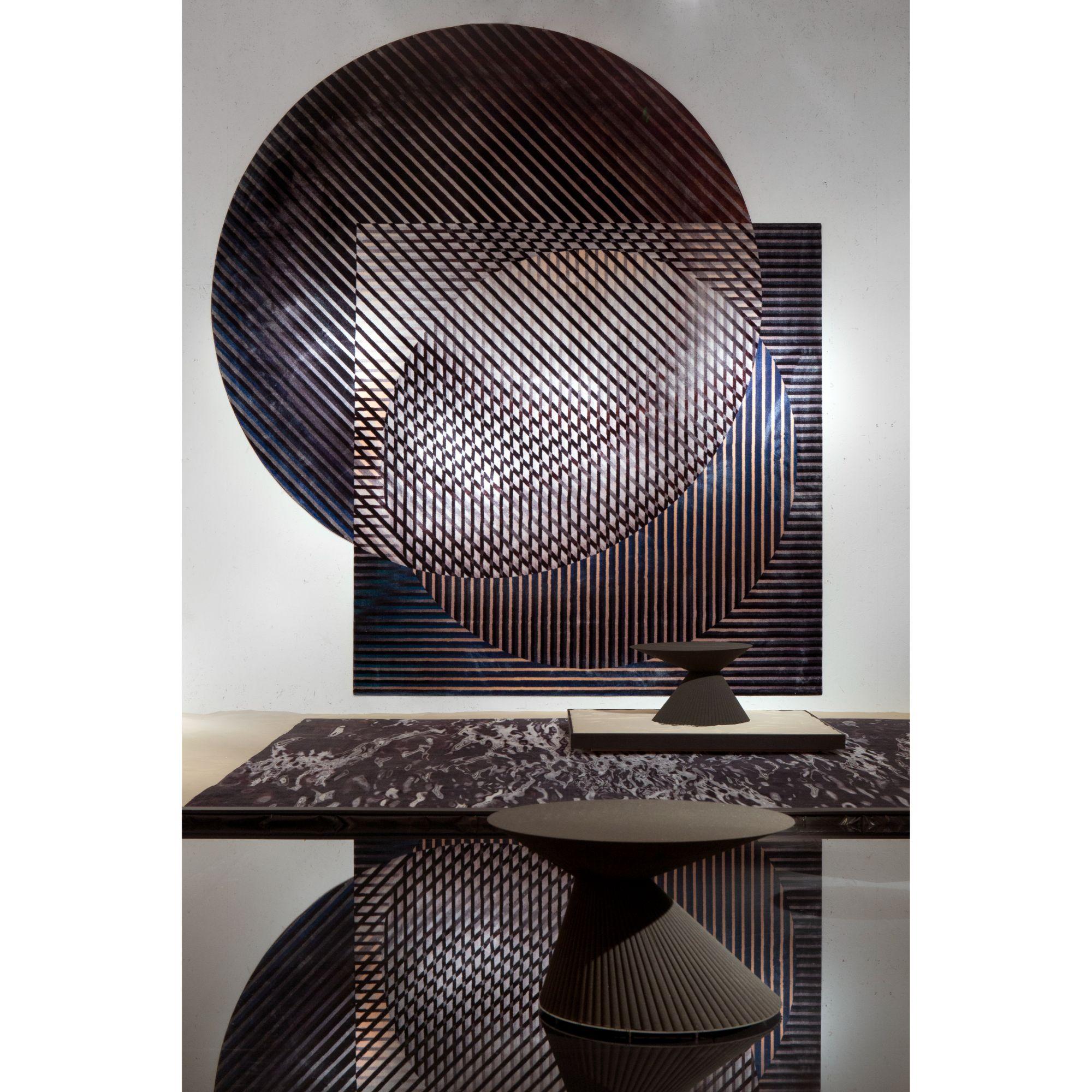 Moooi Kleiner geriffelter rechteckiger Öl-Teppich in weichem Garn Polyamide von Rive Roshan im Zustand „Neu“ im Angebot in Brooklyn, NY