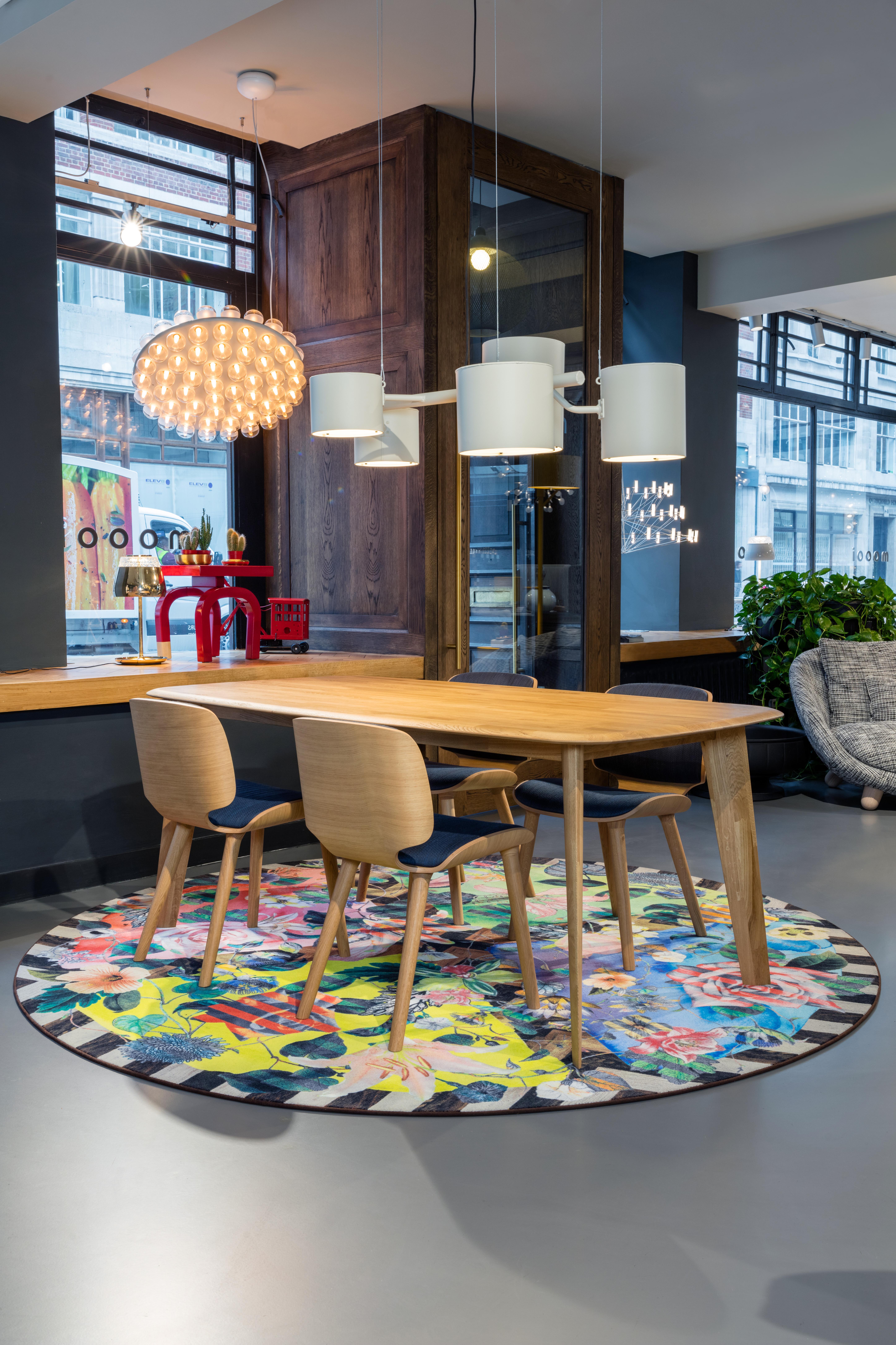 Moooi Kleiner Teppich Malmaison Berlingot aus Soft Yarn Polyamid von Christian Lacroix Maison

Seit der Gründung des Couture-Hauses im Jahr 1987 ist der Stil von Christian Lacroix einzigartig, üppig, farbenfroh und barock. Heute drückt Christian