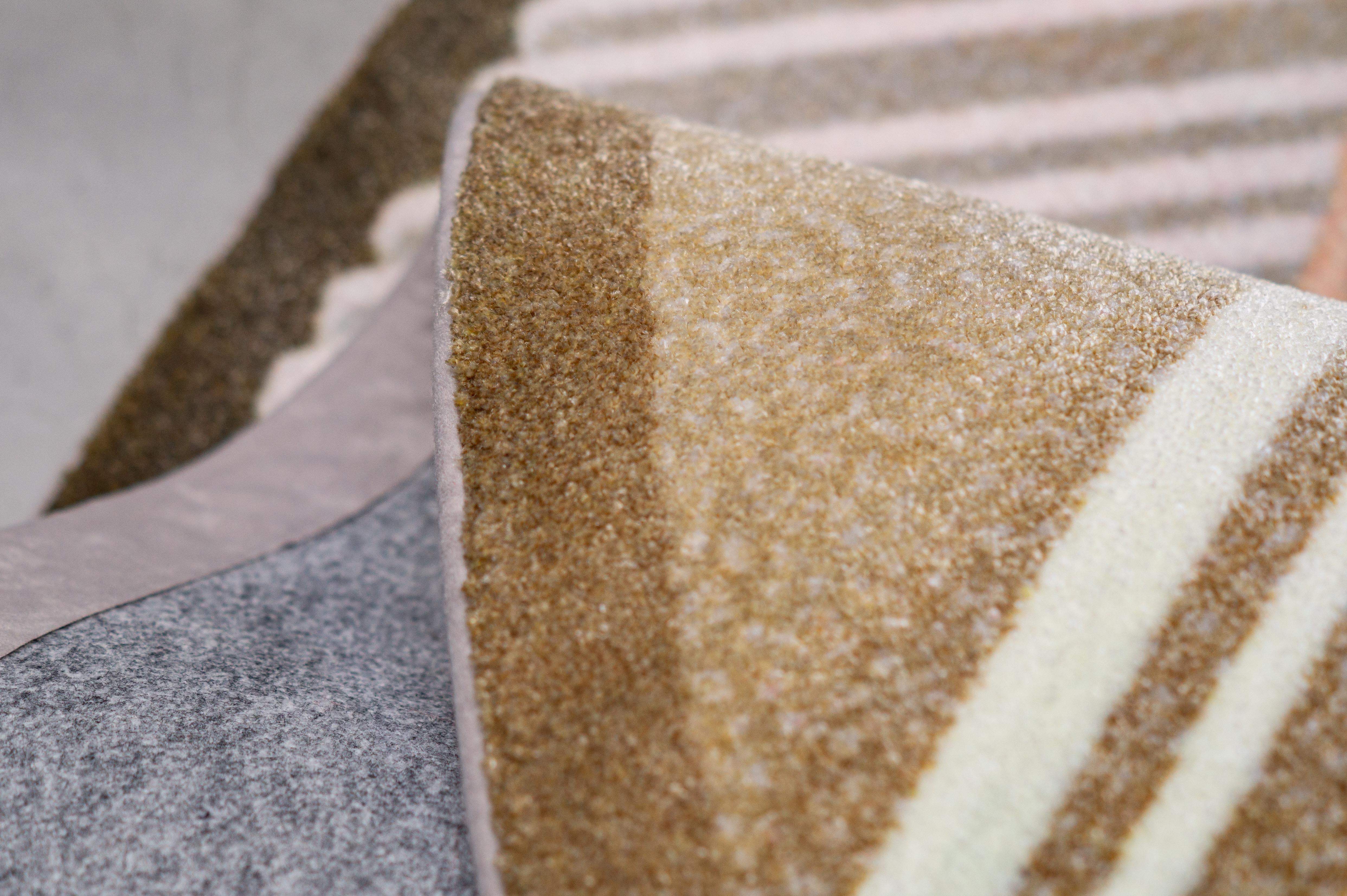 Moooi small re-mingle winter rug in low pile Polyamide by Claire Vos

Claire Vos a commencé ses études de design industriel à la 