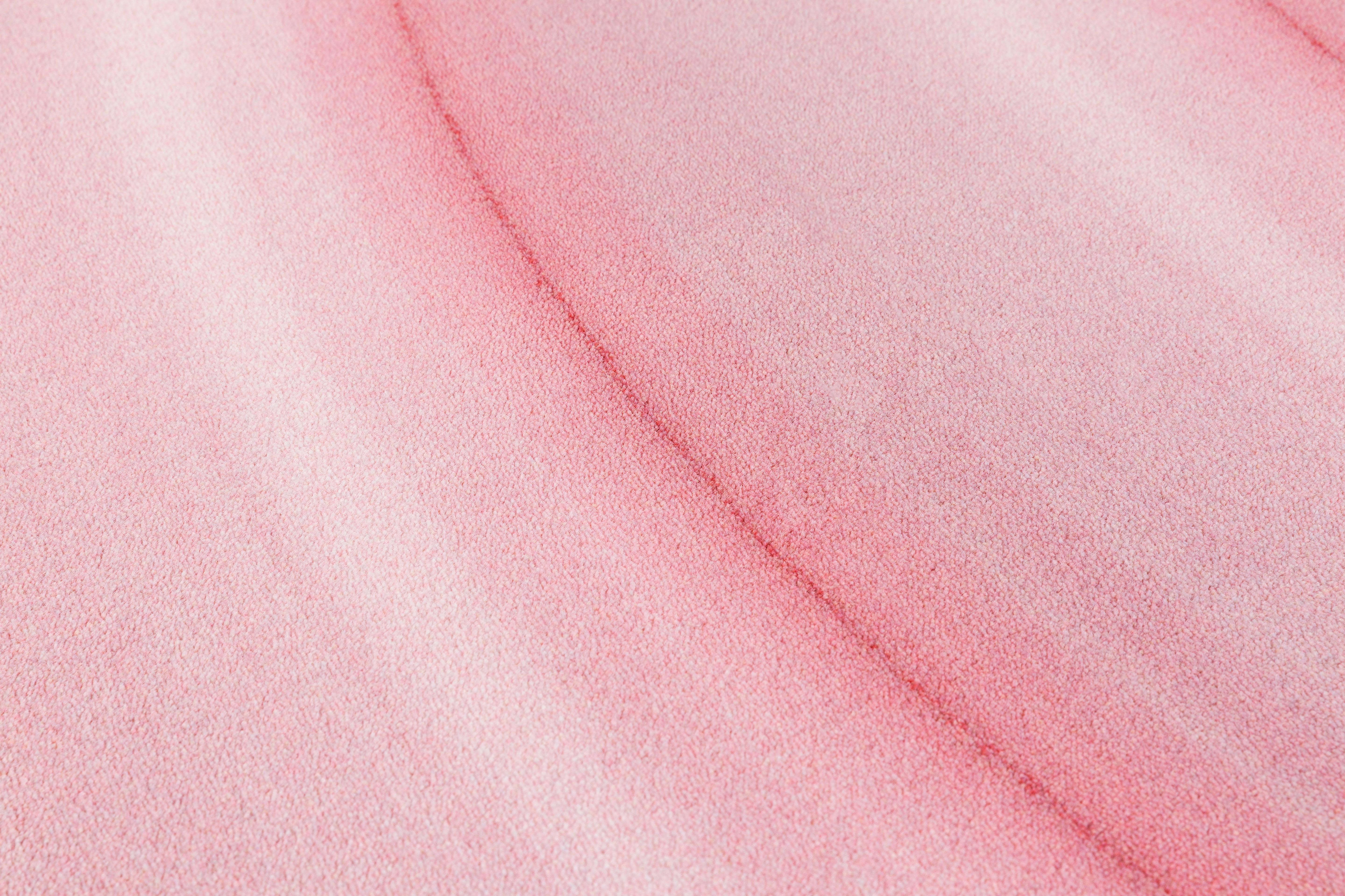 Moooi kleiner Ripples Teppich in rosa mit weichem Garn Polyamid von Andrés Reisinger

Über Andrés Reisinger Andrés Reisinger schafft an der Schnittstelle von Kunst, Design und Regie eine Brücke zwischen dem Imaginären und dem Konkreten. Seine