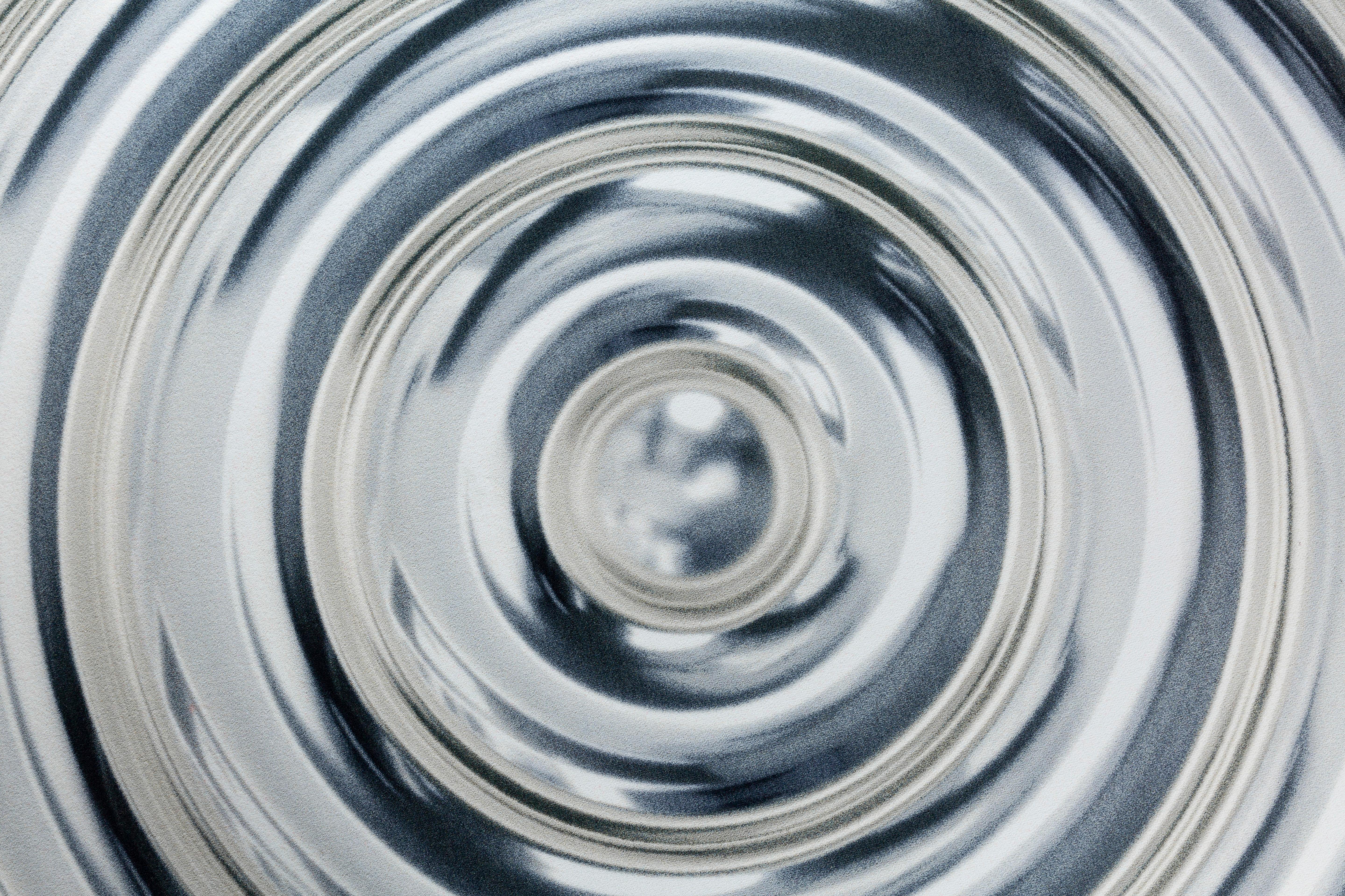 XXI secolo e contemporaneo Tappeto Moooi Small Ripples in argento con filato morbido in poliammide di Andrés Reisinger in vendita