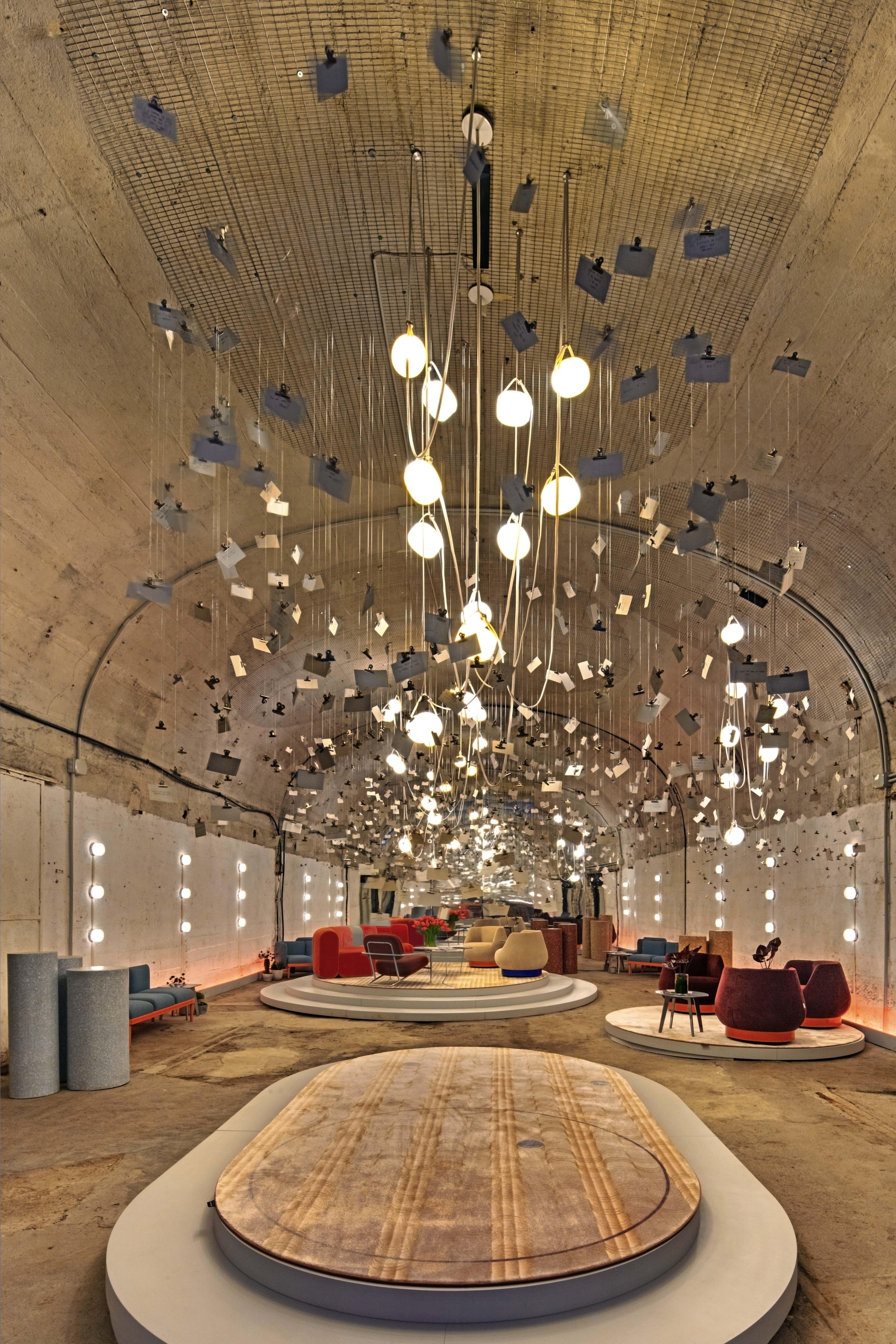 Moooi small Swell Collection sunstone tapis en polyamide à poils ras par Mae Engelgeer

Le travail de Mae Engelgeer s'appuie sur des palettes de couleurs subtiles, des motifs et des éléments linéaires. Des compositions complexes fusionnent avec la