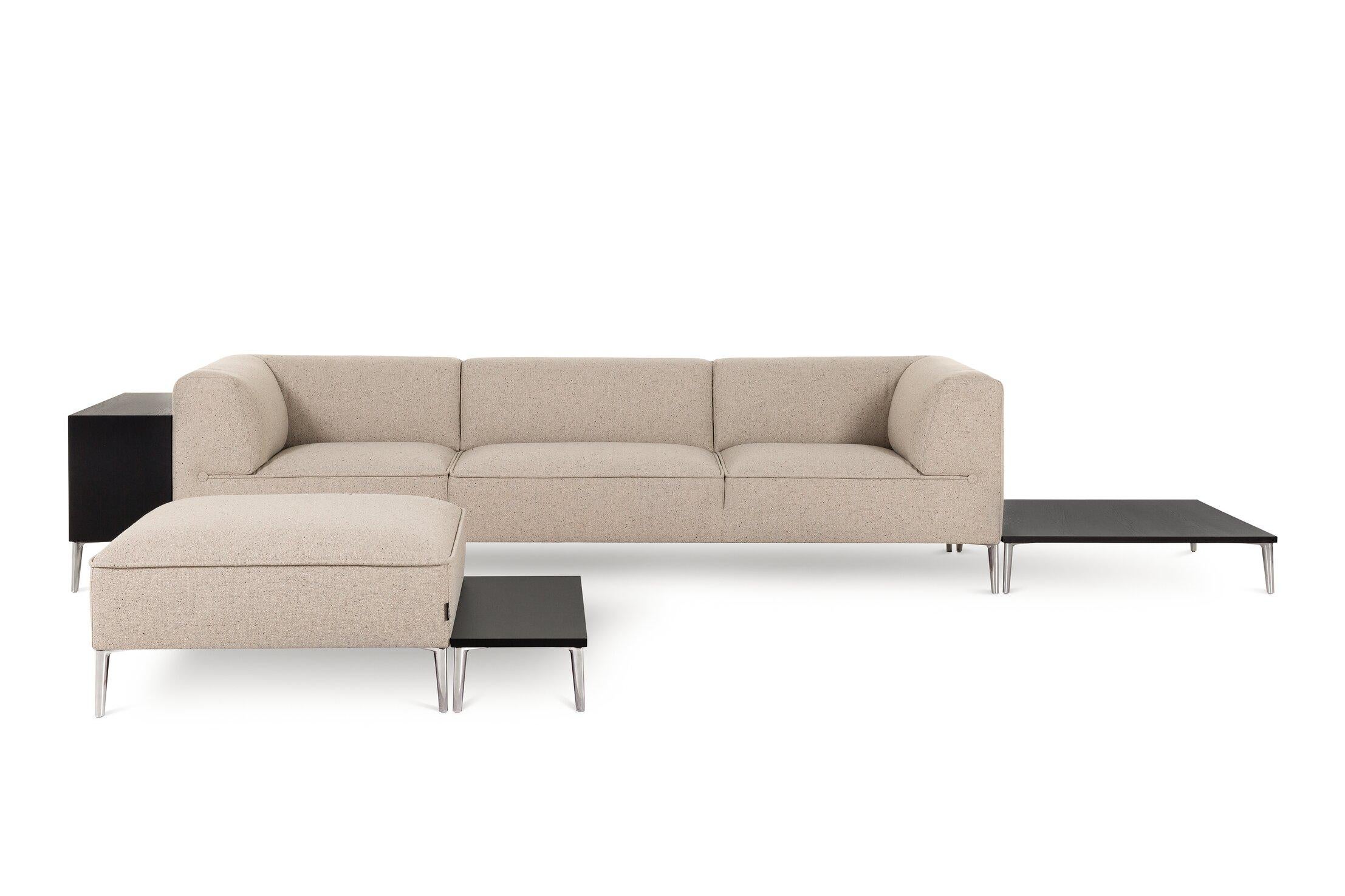 Das Sofa so good Demi Tisch ist Teil des modularen Sofa so good. Es kann als echter Mittelpunkt dienen oder sich in Ihre eigene Sofa So Good Konfiguration einfügen. Vielseitig und anspruchsvoll, passt er zu jeder Einrichtung und ist in sechs