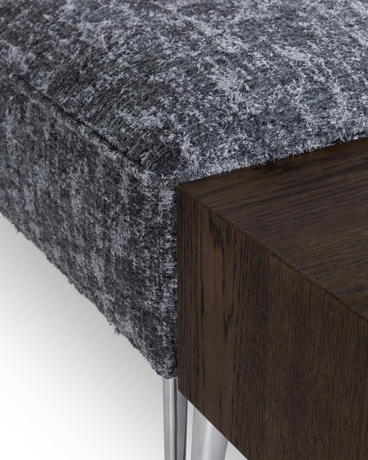 Moooi Sofa So Good Fußhocker mit Solis Papierpolsterung und polsterten Aluminiumfüßen (Moderne) im Angebot