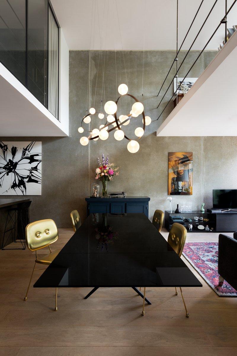 Modern Moooi The Golden Chair in Golden Steel Frame and Divina 3, 626 Pink Upholstery For Sale