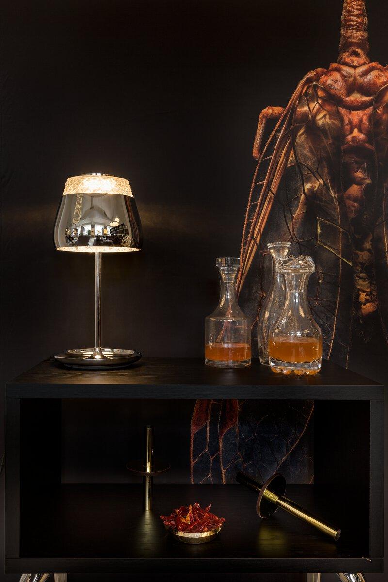 Lámpara de sobremesa Moooi Valentine de vidrio soplado con pantalla de metal cromado Holandés en venta