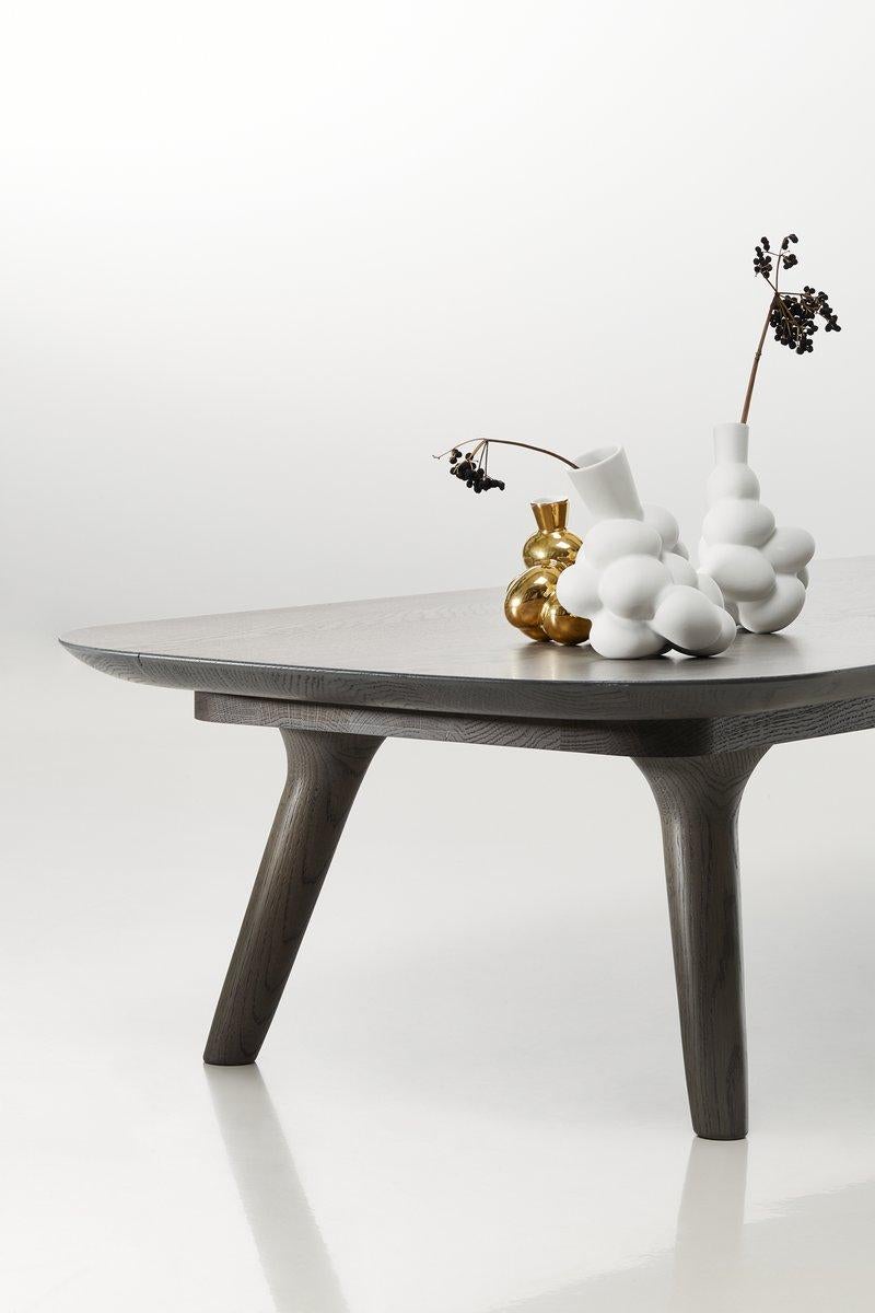 The perfect living room mates any time of the day. Marcel Wanders’ Zio coffee tables bring a touch of playful elegance to your afternoons, either entertaining friends or while enjoying a quick coffee on a busy day. Their rounded silhouette and sharp