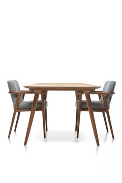 Silla de Comedor Moooi Zio de Abbracci, tapicería negra con estructura de roble al aceite natural