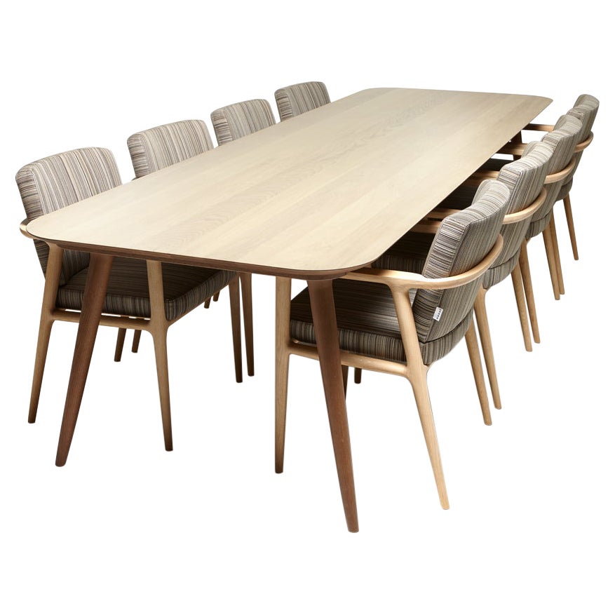 Chaise de salle à manger Moooi Zio en tapisserie Abbracci noire avec cadre à l'huile naturel en chêne en vente