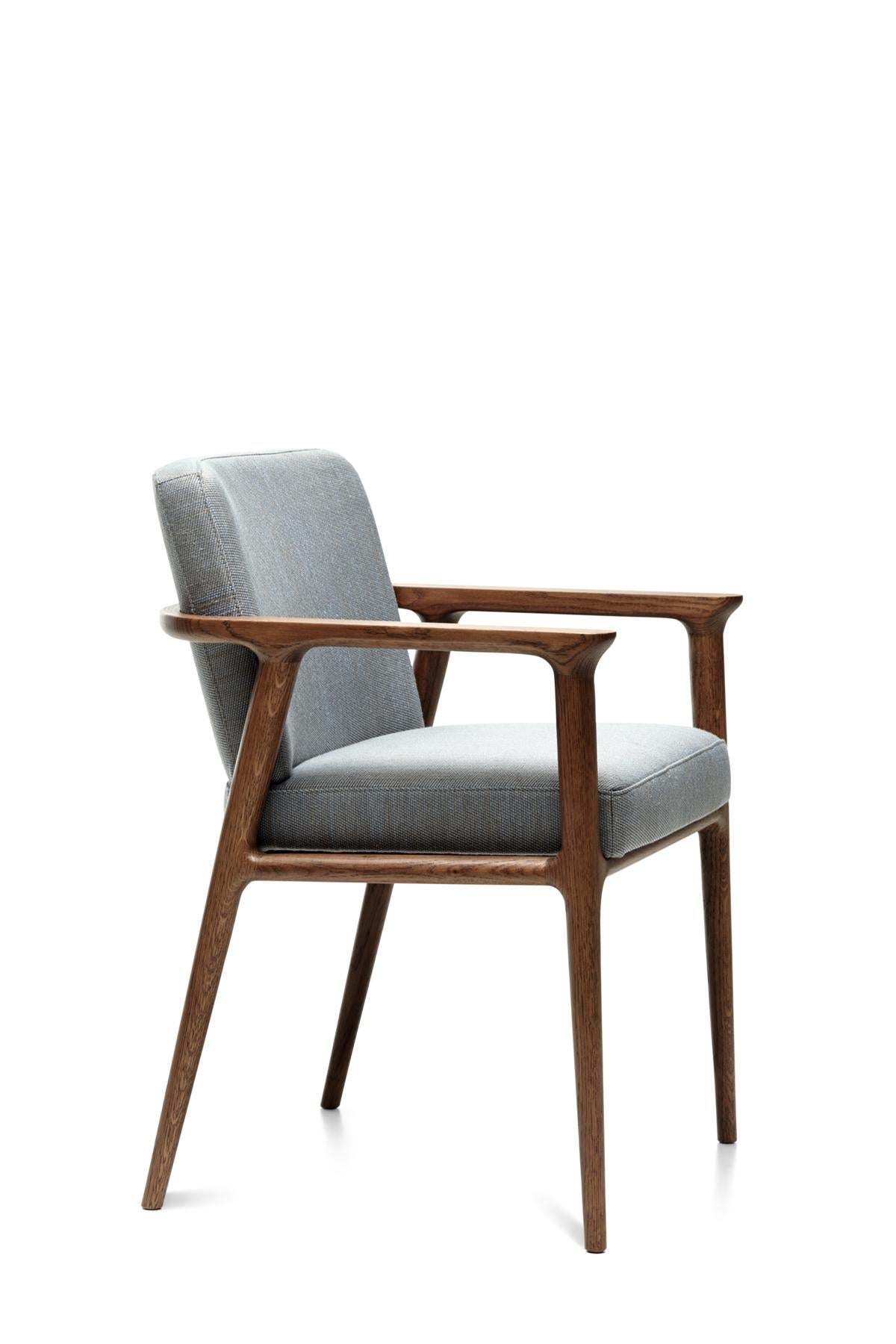 Modern Moooi Zio Dining Chair in Griffin Upholstery with Oak Stained Cinnamon Frame For Sale