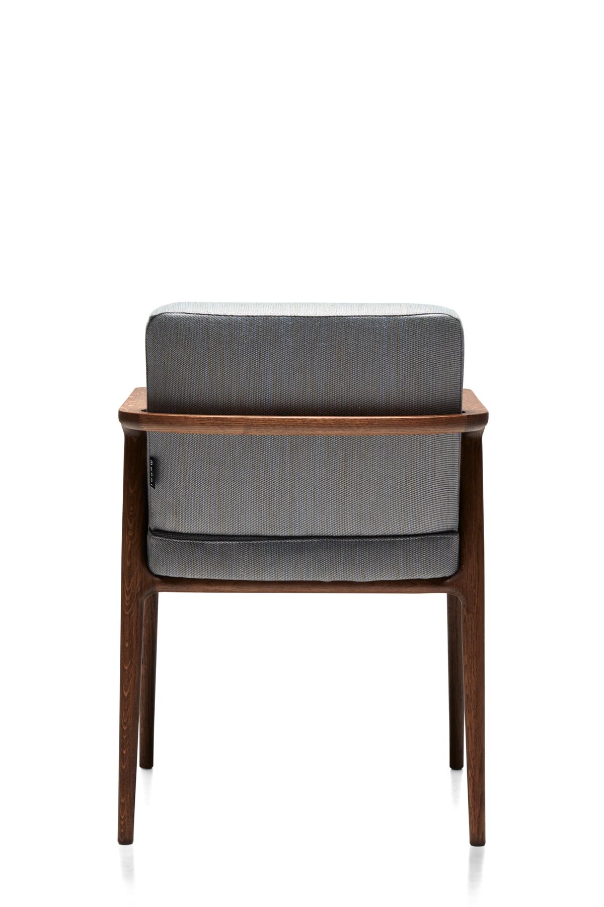 Moooi Zio Dining Chair in Griffin Upholstery with Oak Stained Cinnamon Frame In New Condition For Sale In Brooklyn, NY