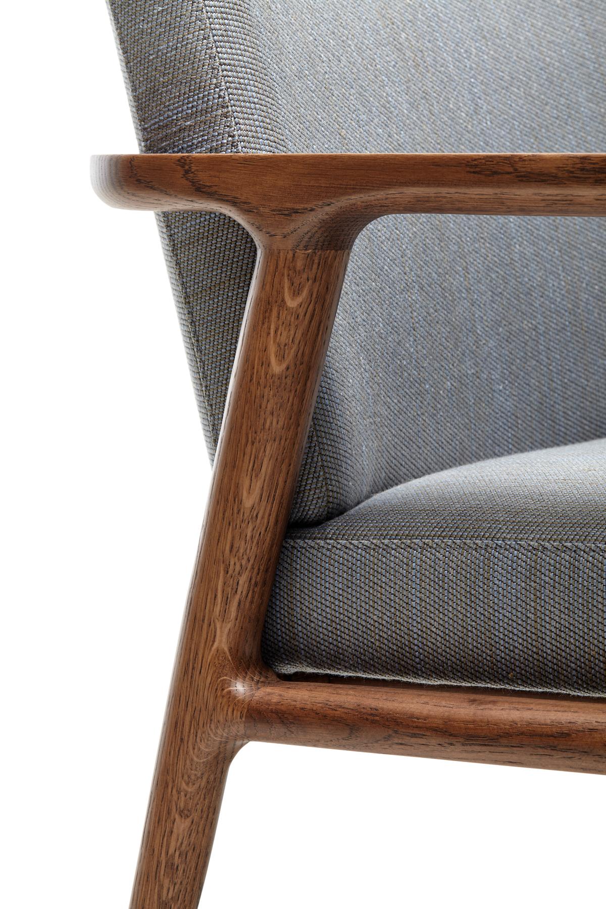 Contemporary Moooi Zio Dining Chair in Griffin Upholstery with Oak Stained Cinnamon Frame For Sale