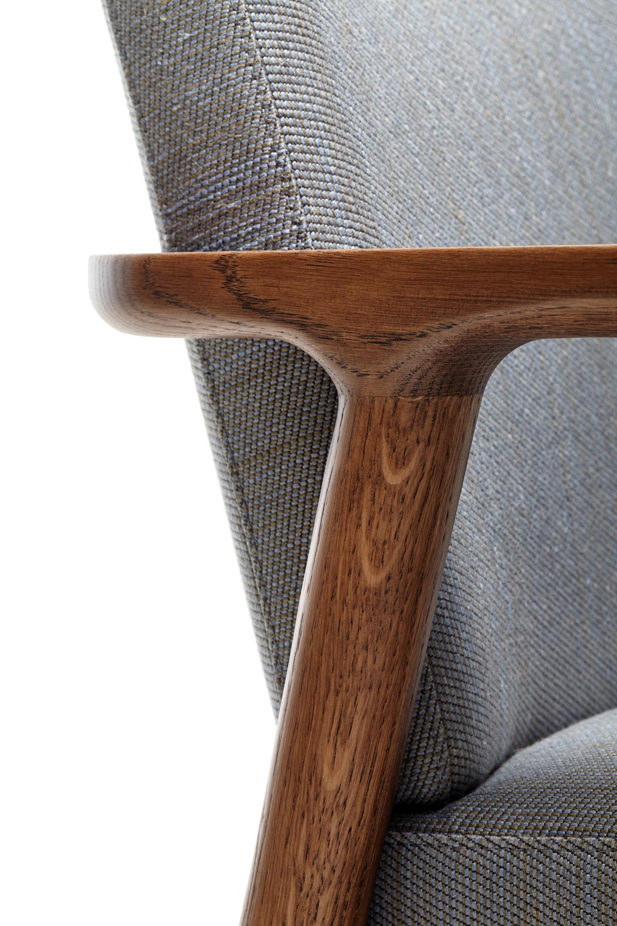 Moooi Zio Dining Chair in Griffin Upholstery with Oak Stained Cinnamon Frame For Sale 3