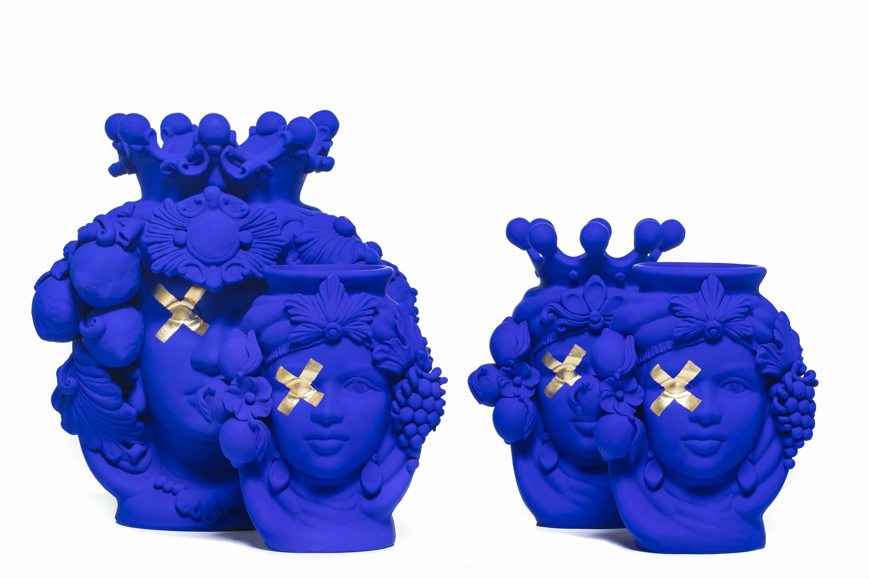 Italiano Teste di moro, Collezione di 4, Fatta a mano in Sicilia, Foglia d'oro, Blu Riflesso Bespoke in vendita