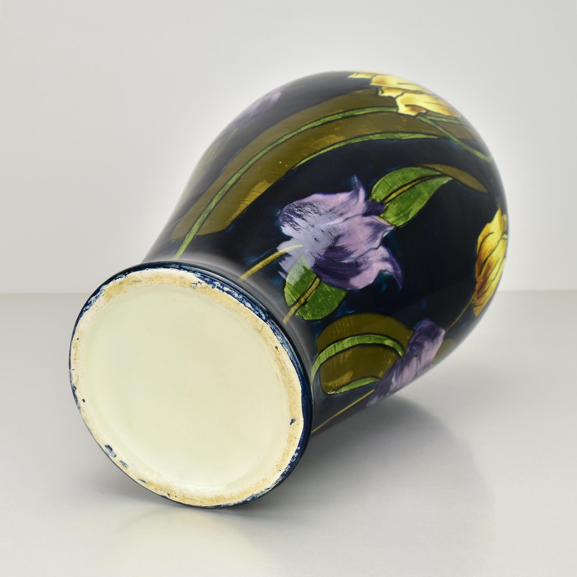 Ceramic Vase with Tulip Decor attributed to Moorcroft Art Nouveau Style For Sale 1