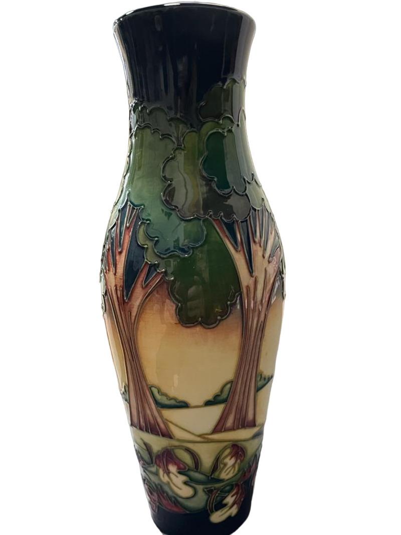 Vase de soirée Sky d'Emma Bossons, poterie d'art Moorcroft. Daté de 2003 en vente 2