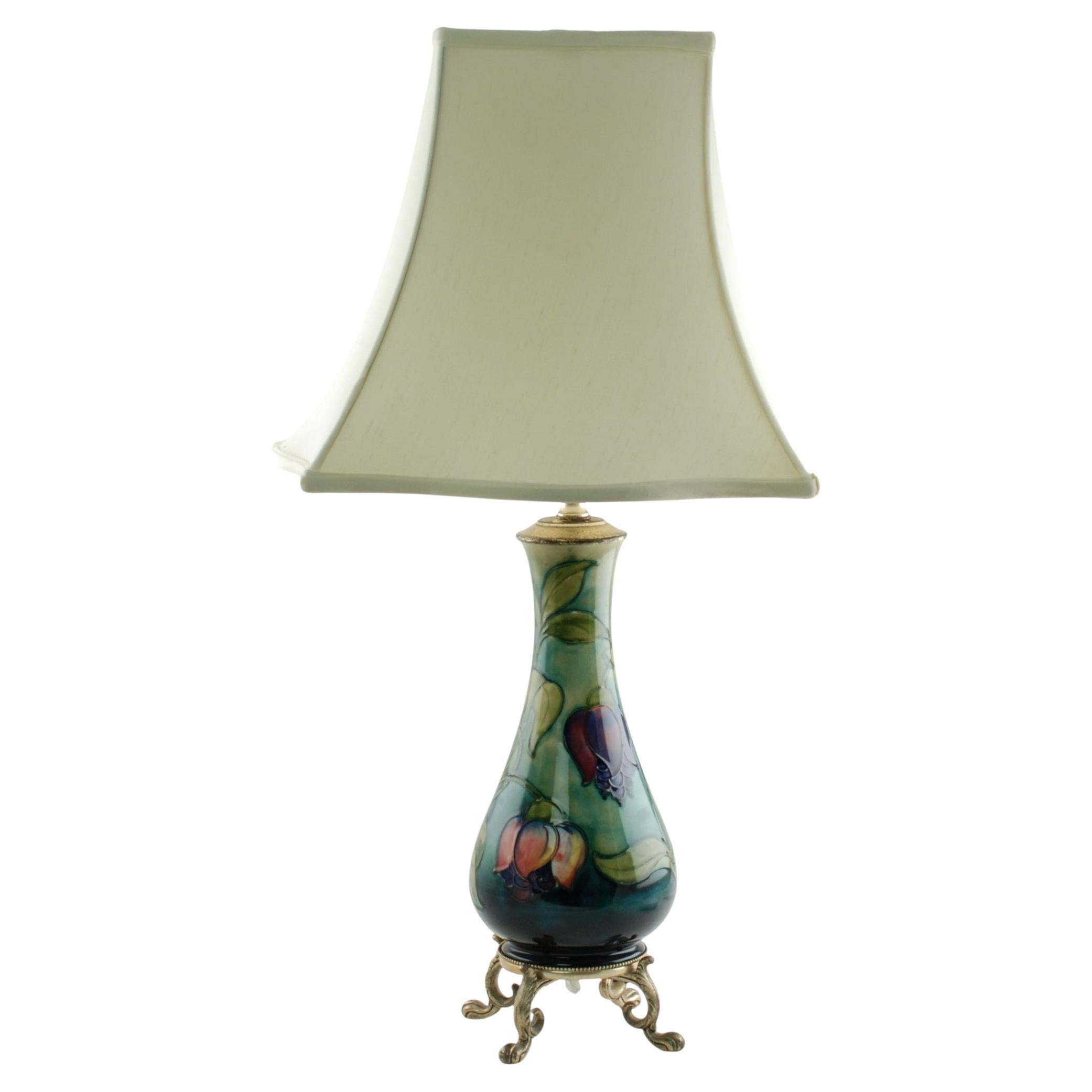 Moorcroft Pottery 
Fuchsia
 Fußlampe mit Lightolier Glas-Reflektor-Schale