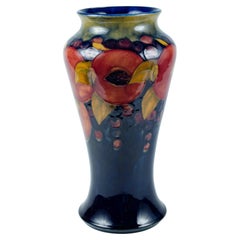Vase aus Moorcroft-Kunstkeramik