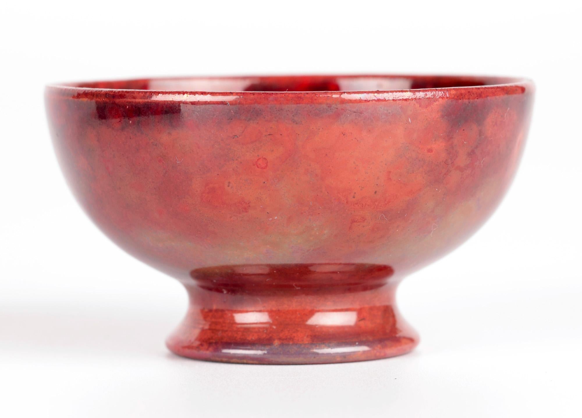 Moorcroft Arts & Crafts Bol miniature en poterie à glaçure mouchetée rouge en vente 4