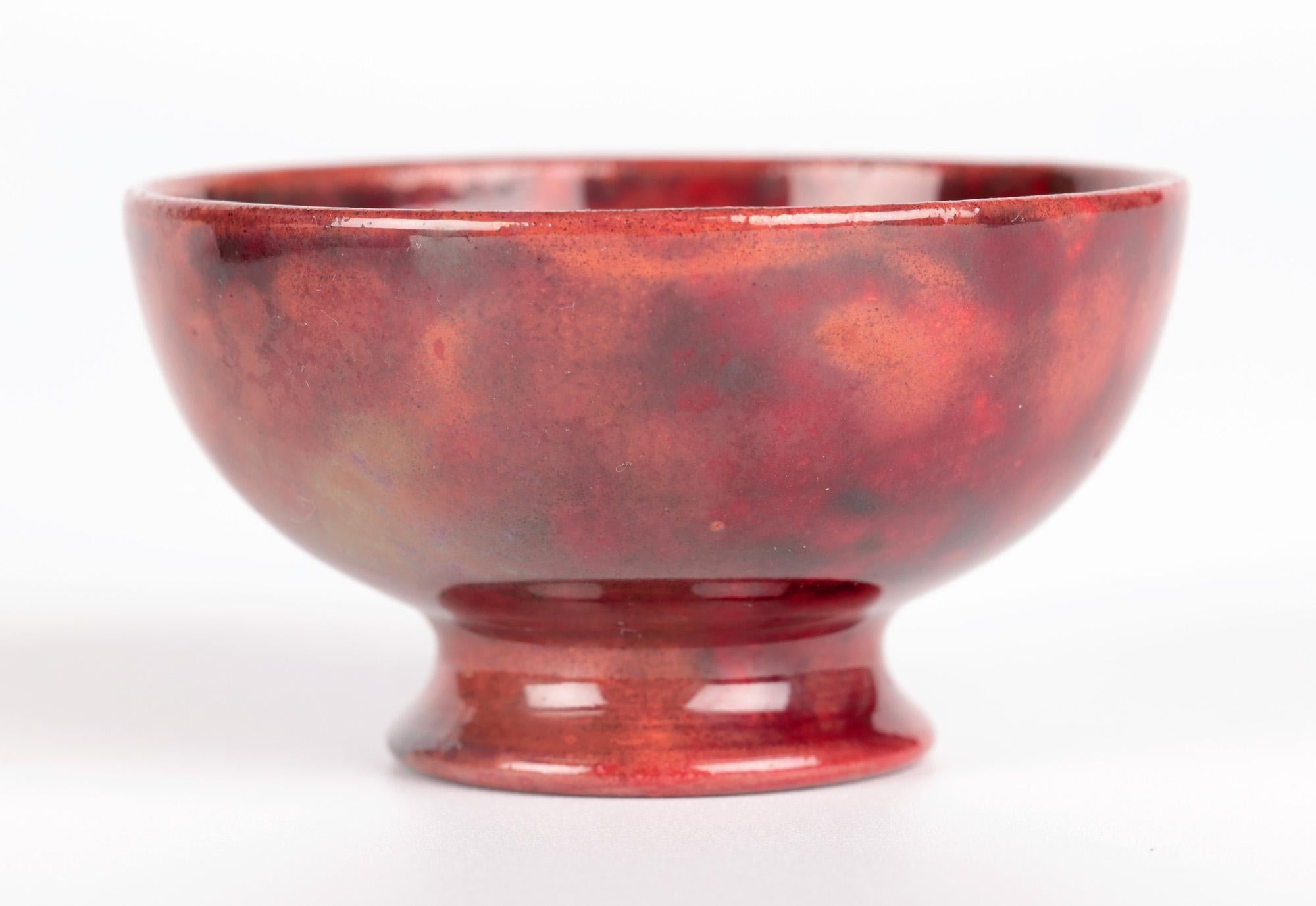 Moorcroft Arts & Crafts Bol miniature en poterie à glaçure mouchetée rouge en vente 8