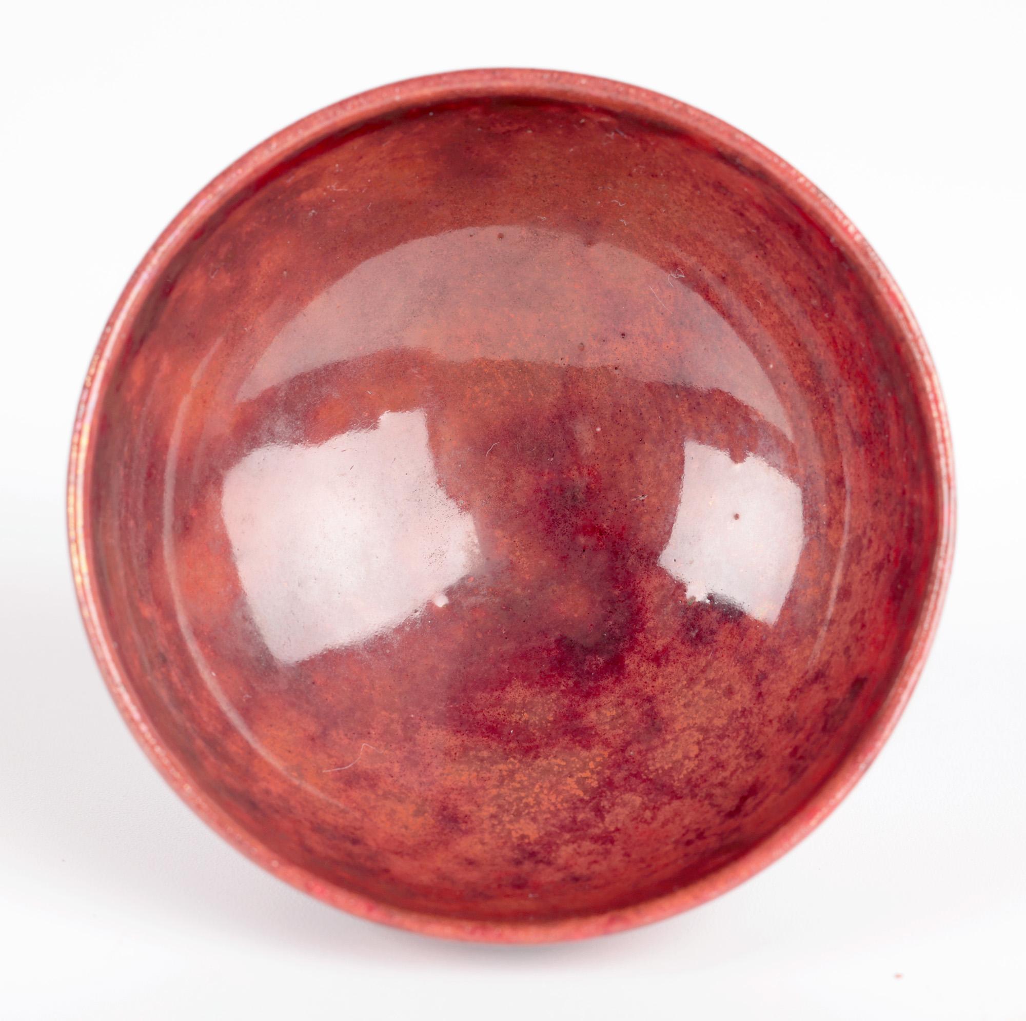 Fait main Moorcroft Arts & Crafts Bol miniature en poterie à glaçure mouchetée rouge en vente